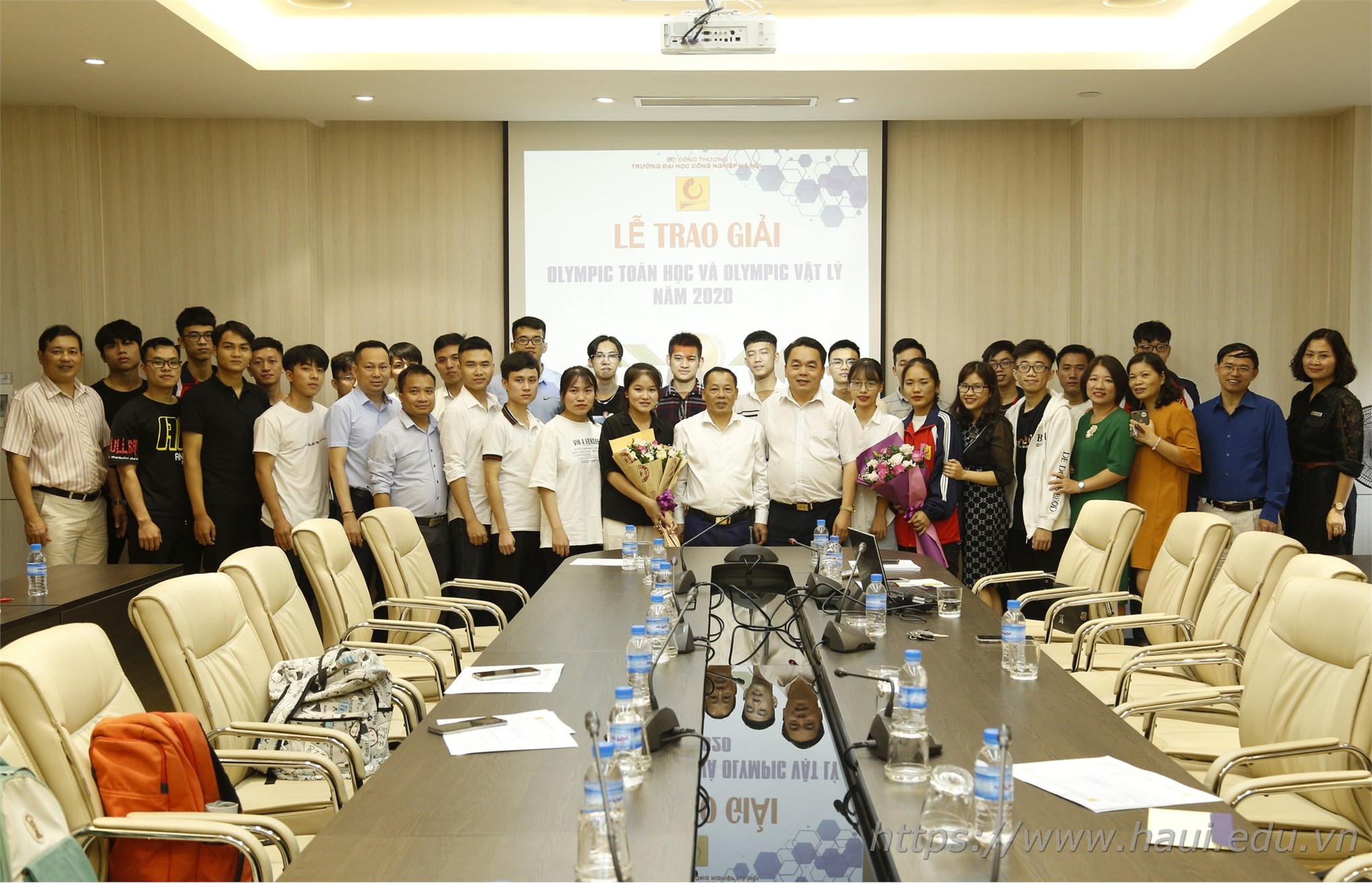 44 students won prizes in HaUI Mathematics and Physics Olympiad in 2020