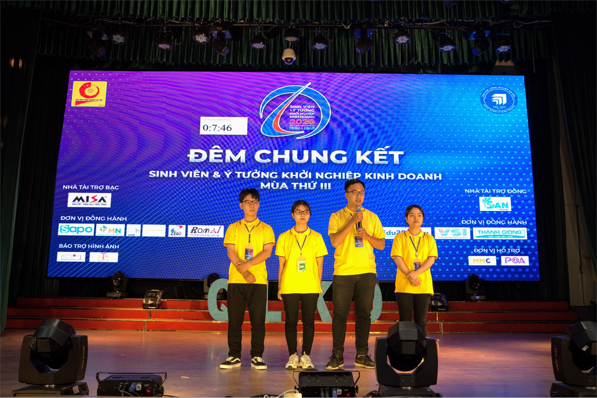 Đội thi “Sắc màu” xuất sắc giành giải nhất cuộc thi “Sinh viên và ý tưởng khởi nghiệp” năm 2020