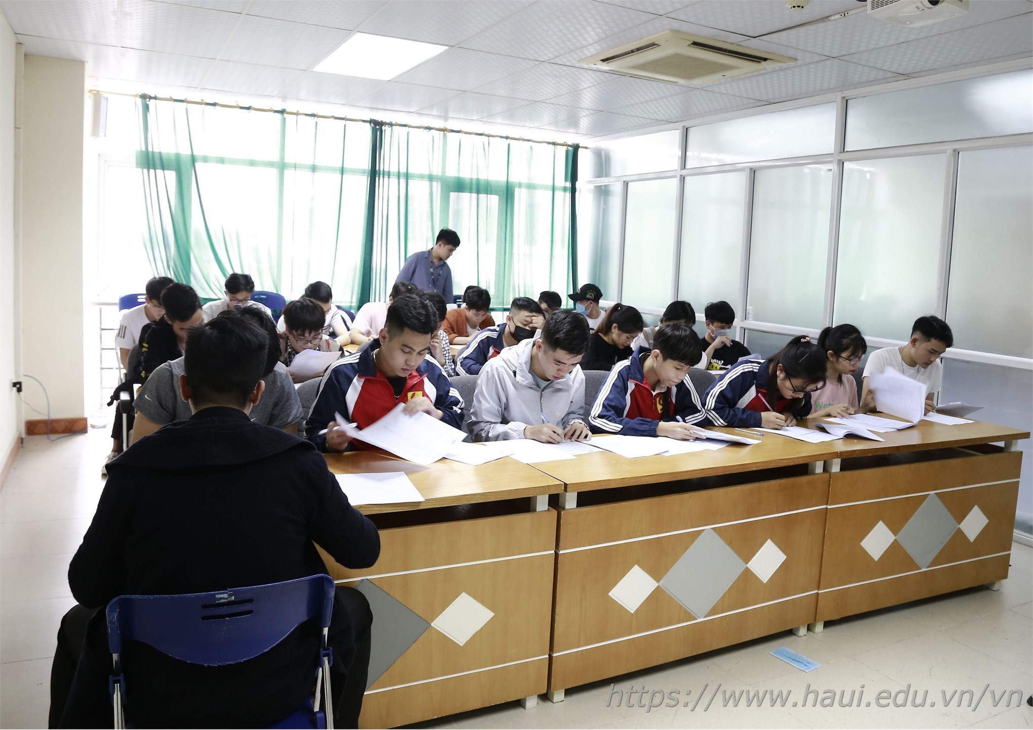 Nearly 600 internships and employment opportunities for IT students