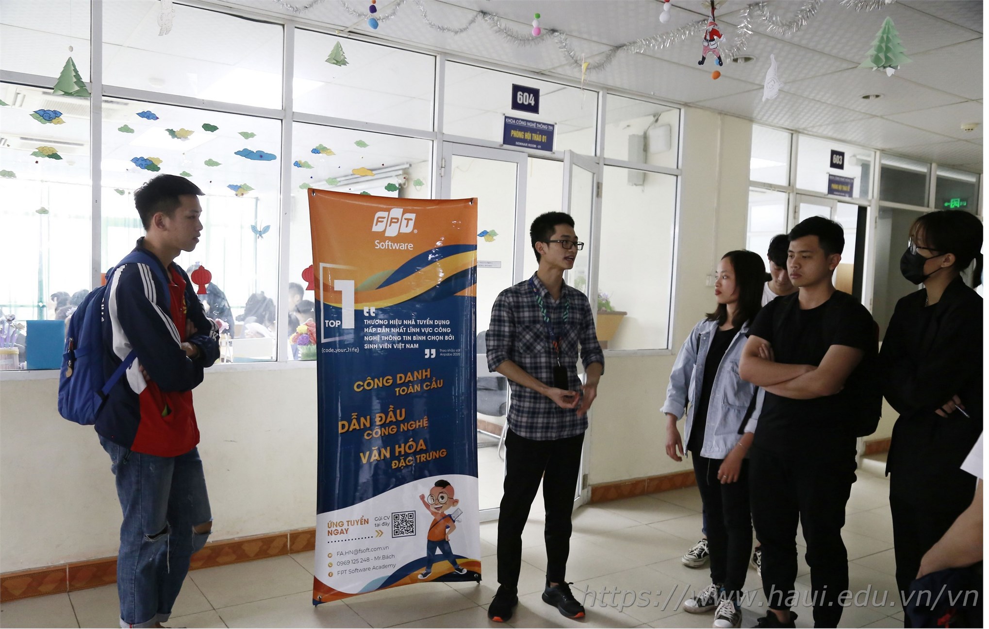 Nearly 600 internships and employment opportunities for IT students