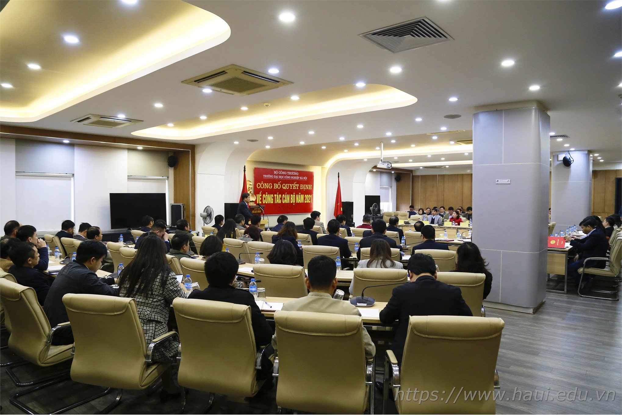 Đại học Công nghiệp Hà Nội công bố quyết định về công tác cán bộ