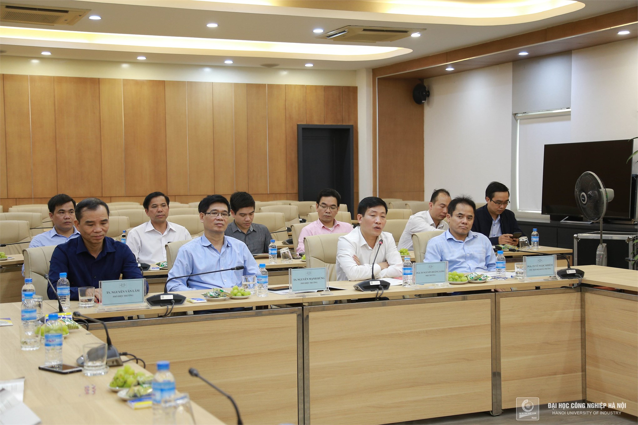 Delegation of University of Transport Technology paid a working visit to HaUI