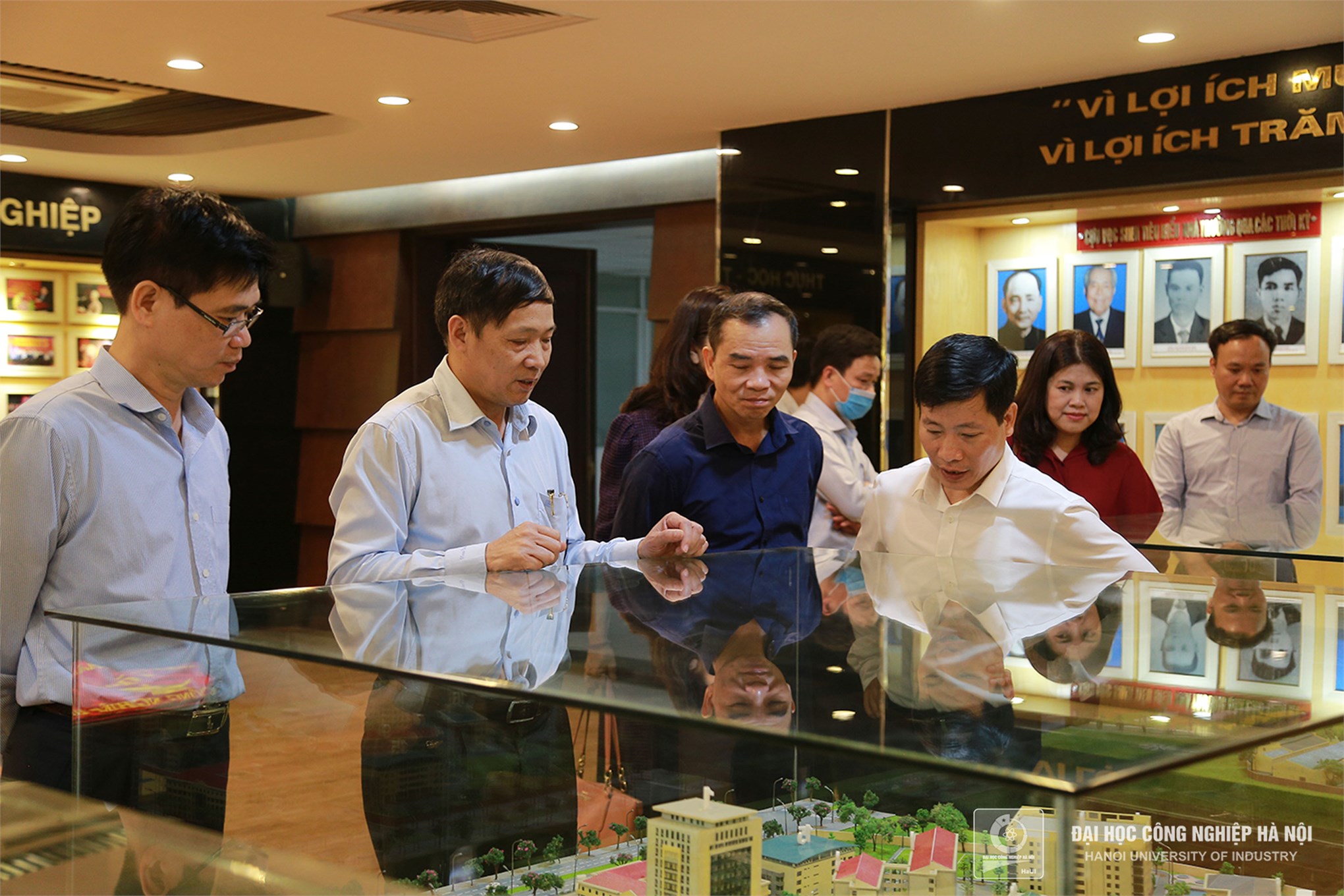 Delegation of University of Transport Technology paid a working visit to HaUI