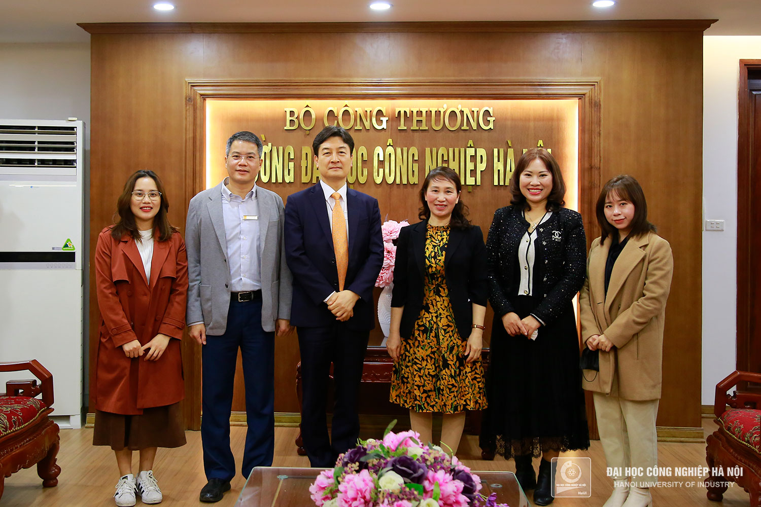 Meeting with the Chief Representative of Korea International Exchange Fund in Hanoi