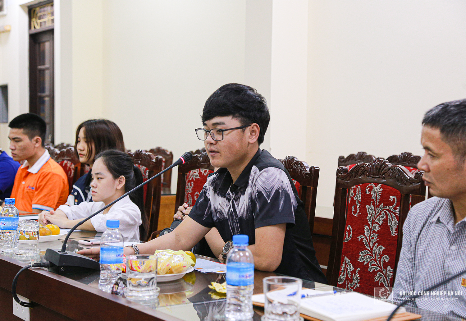 Gặp mặt sinh viên khuyết tật nhân ngày người khuyết tật Việt Nam