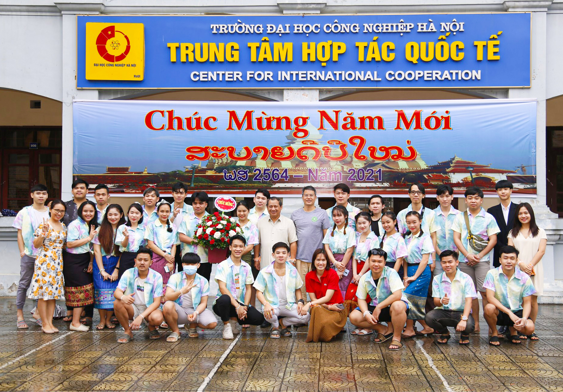 Lưu học sinh Lào vui tết cổ truyền tại trường Đại học Công nghiệp Hà Nội