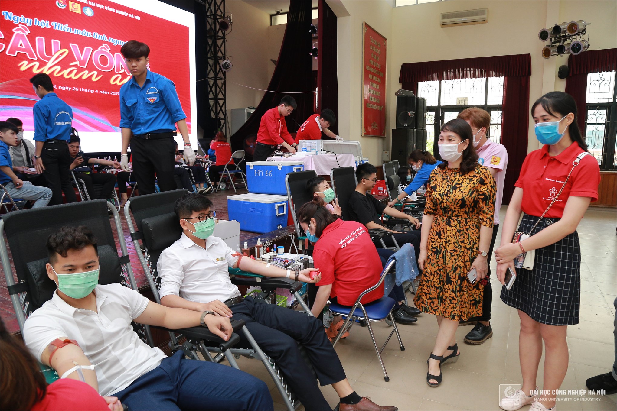 HaUI staff and students donate 1439 blood units at Voluntary Blood Donation Day 2021