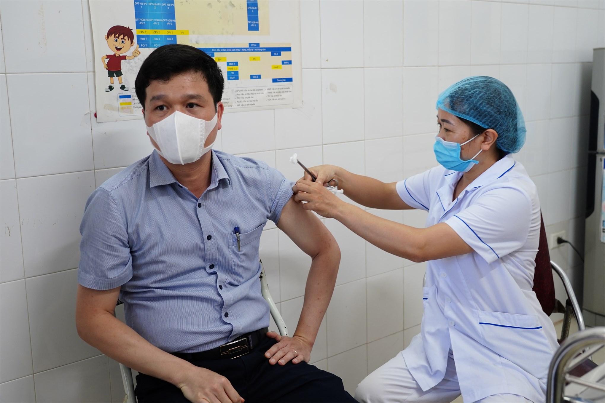 Viên chức, người lao động trường Đại học Công nghiệp Hà Nội được tiêm vắc xin COVID-19