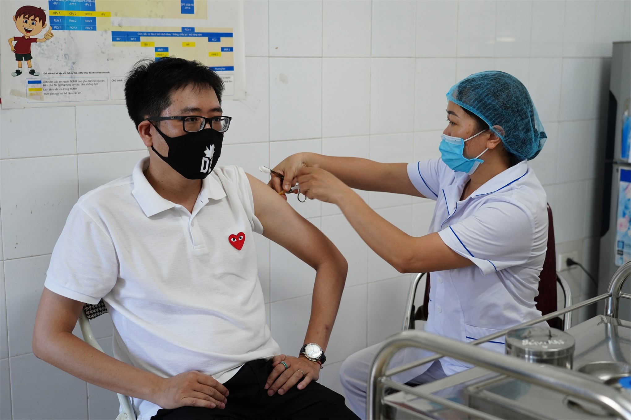 Viên chức, người lao động trường Đại học Công nghiệp Hà Nội được tiêm vắc xin COVID-19