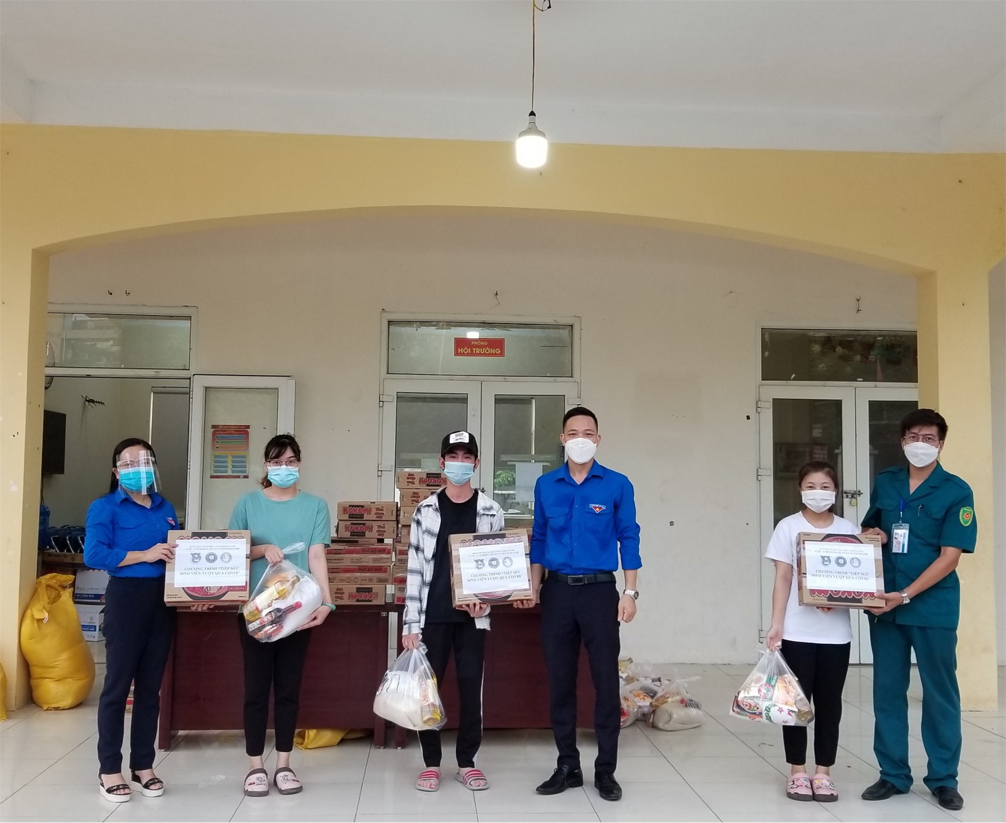 Support for HaUI students affected by the COVID-19 pandemic