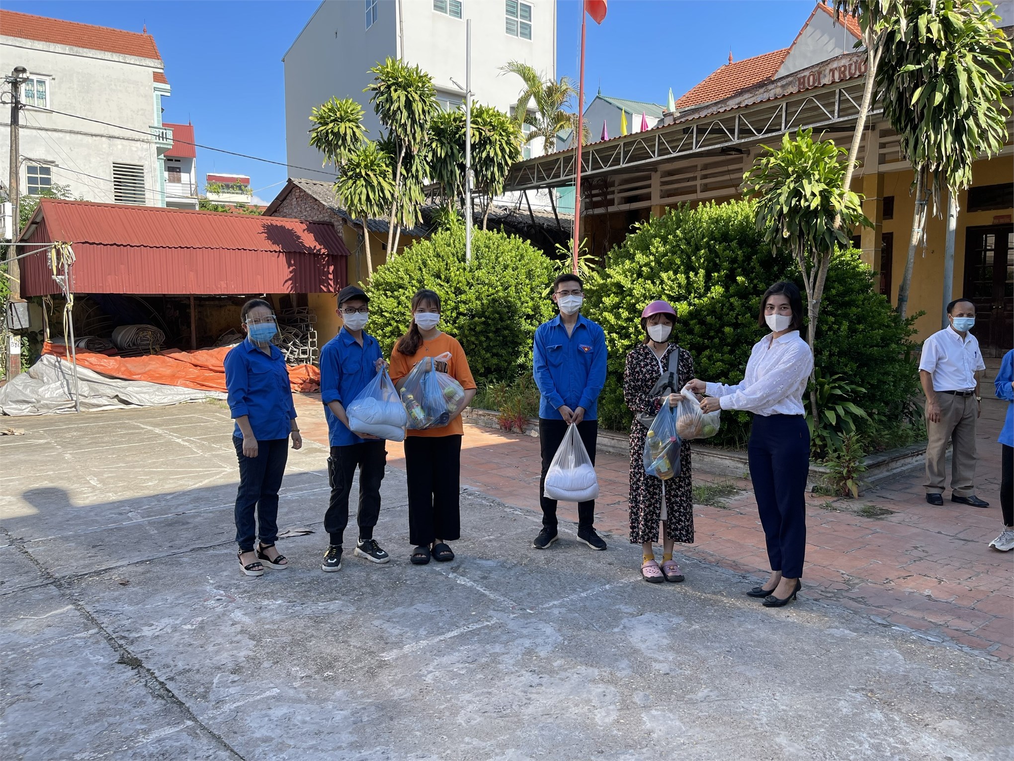 Support for HaUI students affected by the COVID-19 pandemic