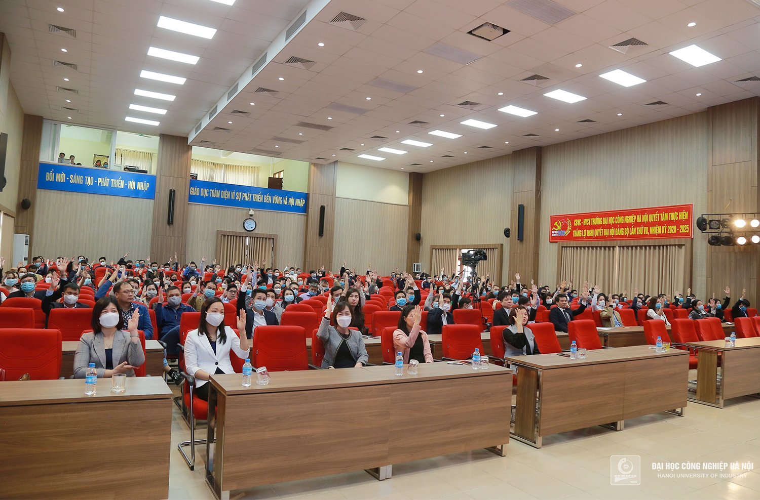 Conference of representatives of HaUI officials and employees: electing the University Council for the term 2022 - 2026