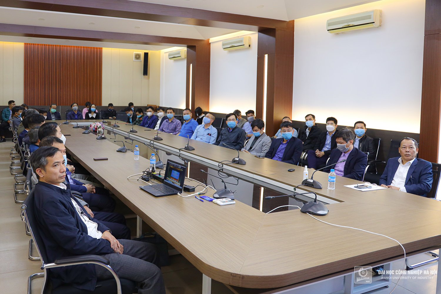 Conference of representatives of HaUI officials and employees: electing the University Council for the term 2022 - 2026