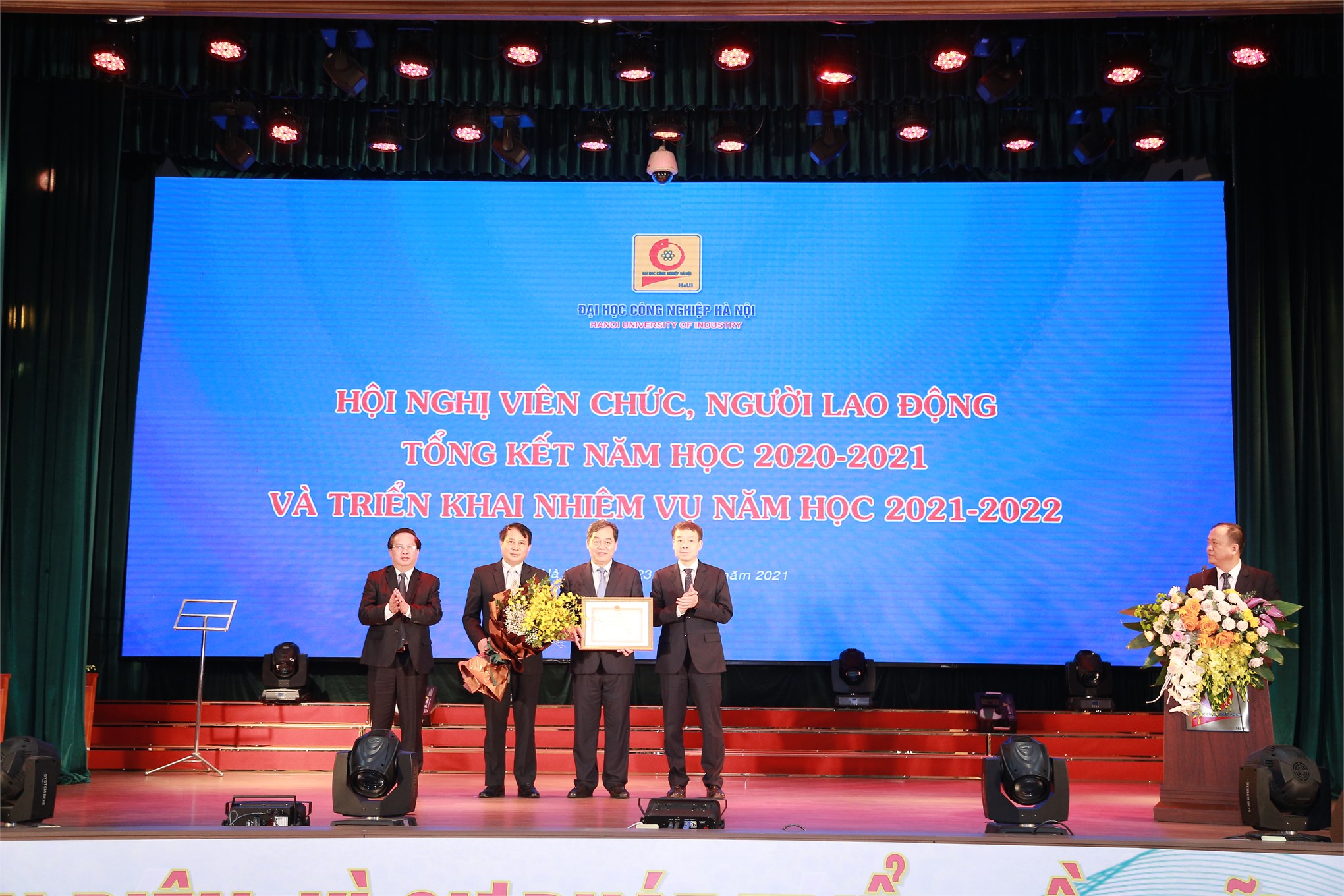 Conference of officials and employees: summarizing the 2020 - 2021 academic year and deploying the tasks of the 2021 - 2022 school year