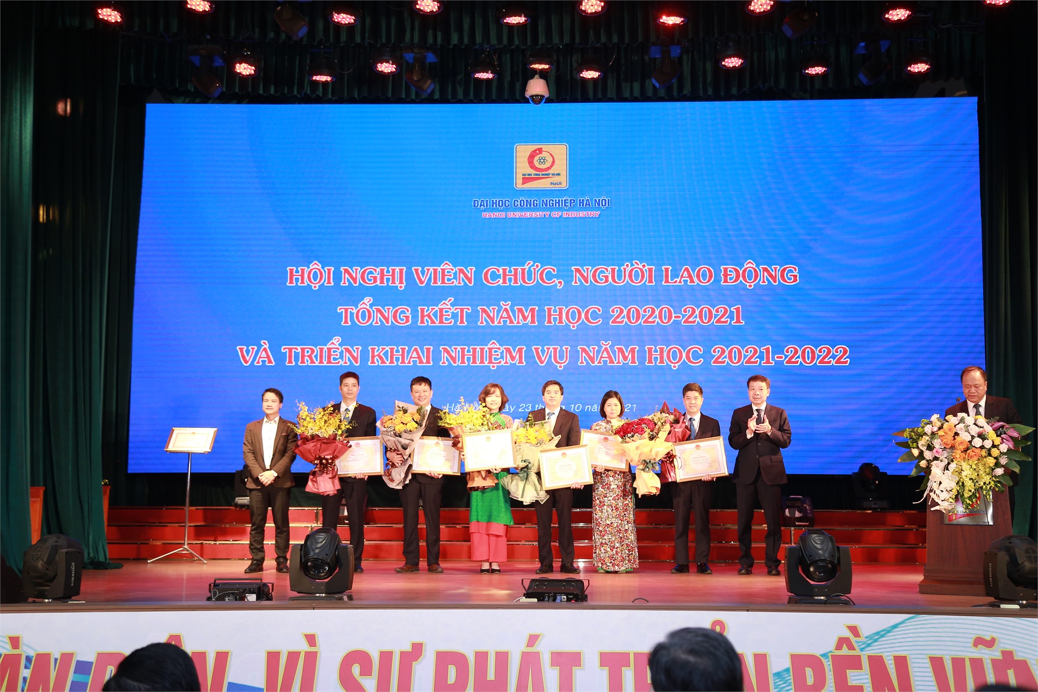 Conference of officials and employees: summarizing the 2020 - 2021 academic year and deploying the tasks of the 2021 - 2022 school year