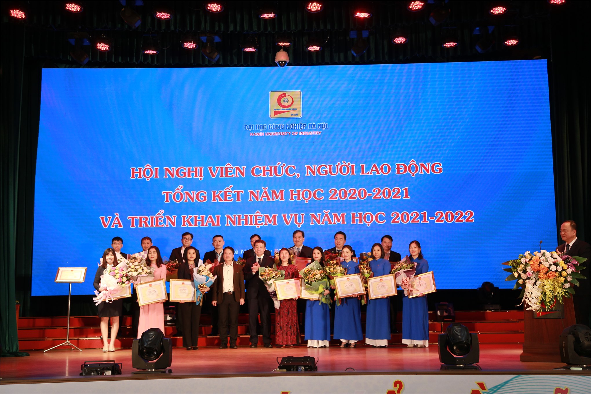 Conference of officials and employees: summarizing the 2020 - 2021 academic year and deploying the tasks of the 2021 - 2022 school year