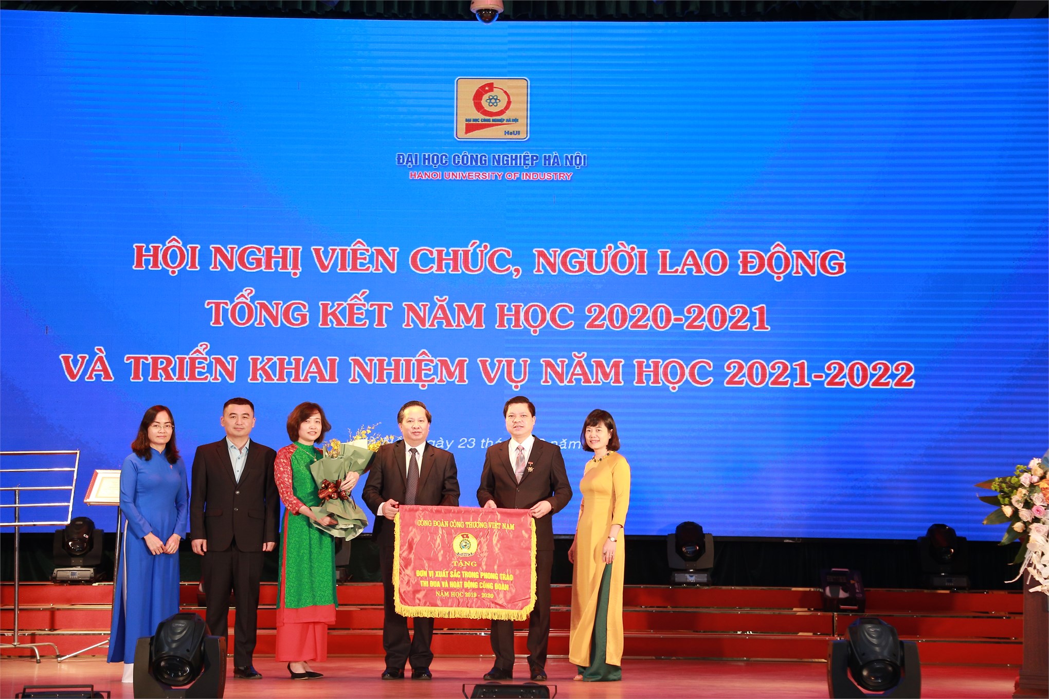 Conference of officials and employees: summarizing the 2020 - 2021 academic year and deploying the tasks of the 2021 - 2022 school year