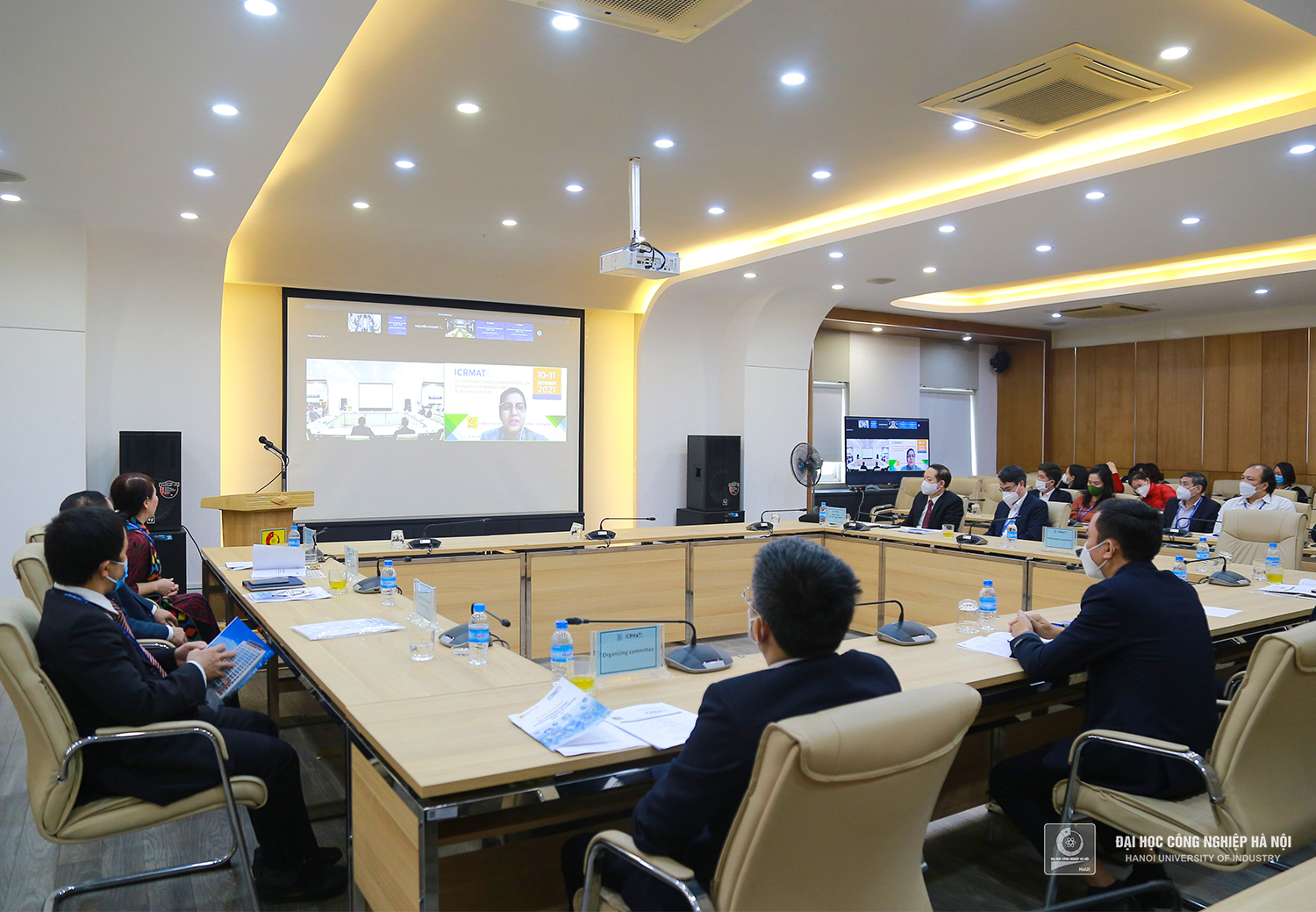 Hội thảo khoa học quốc tế Nghiên cứu về Quản lý và Đổi mới Công nghệ 2021 tại Đại học Công nghiệp Hà Nội