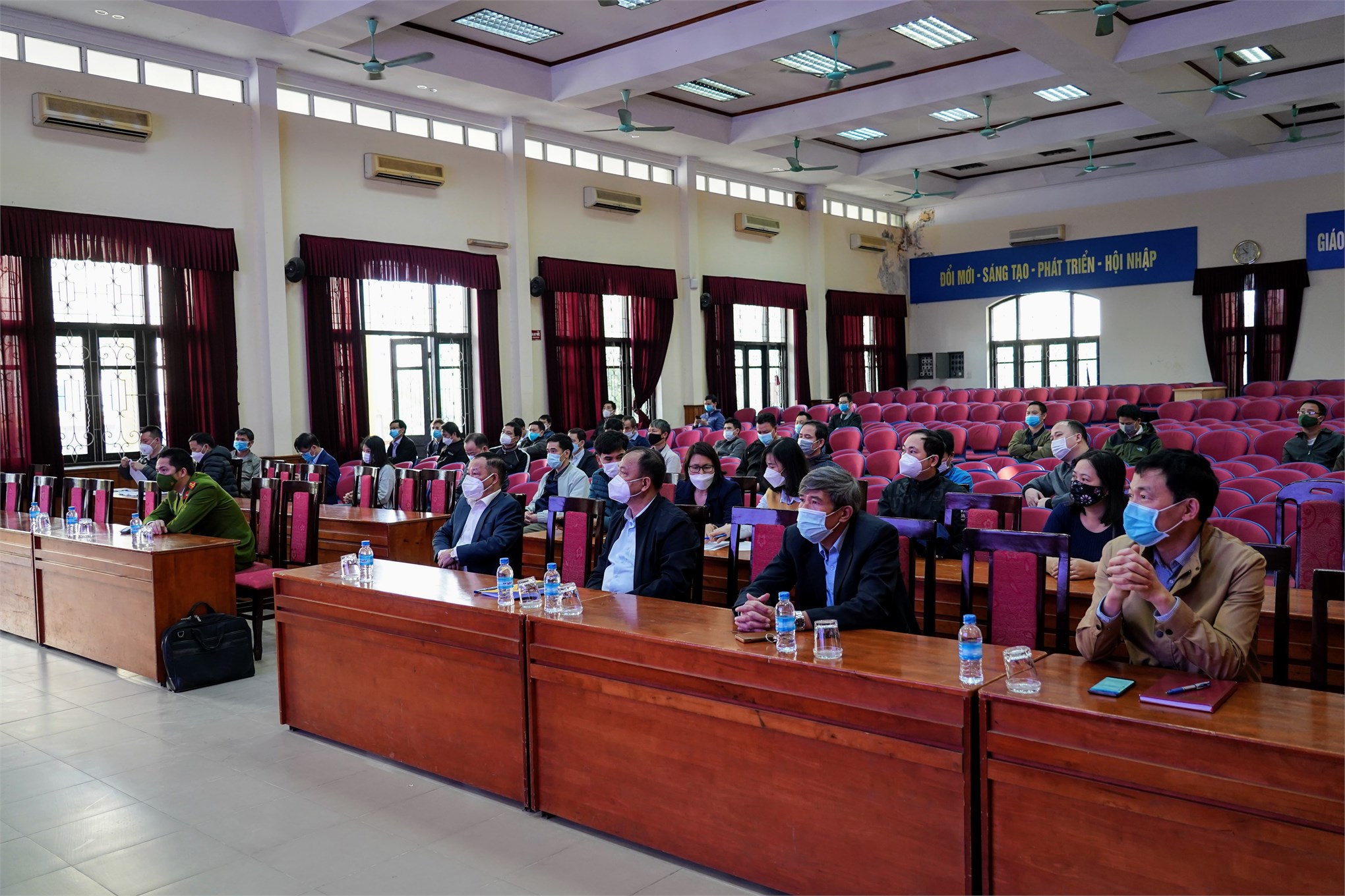 HaUI Fire Prevention and Fighting Team conducts fire and rescue drills