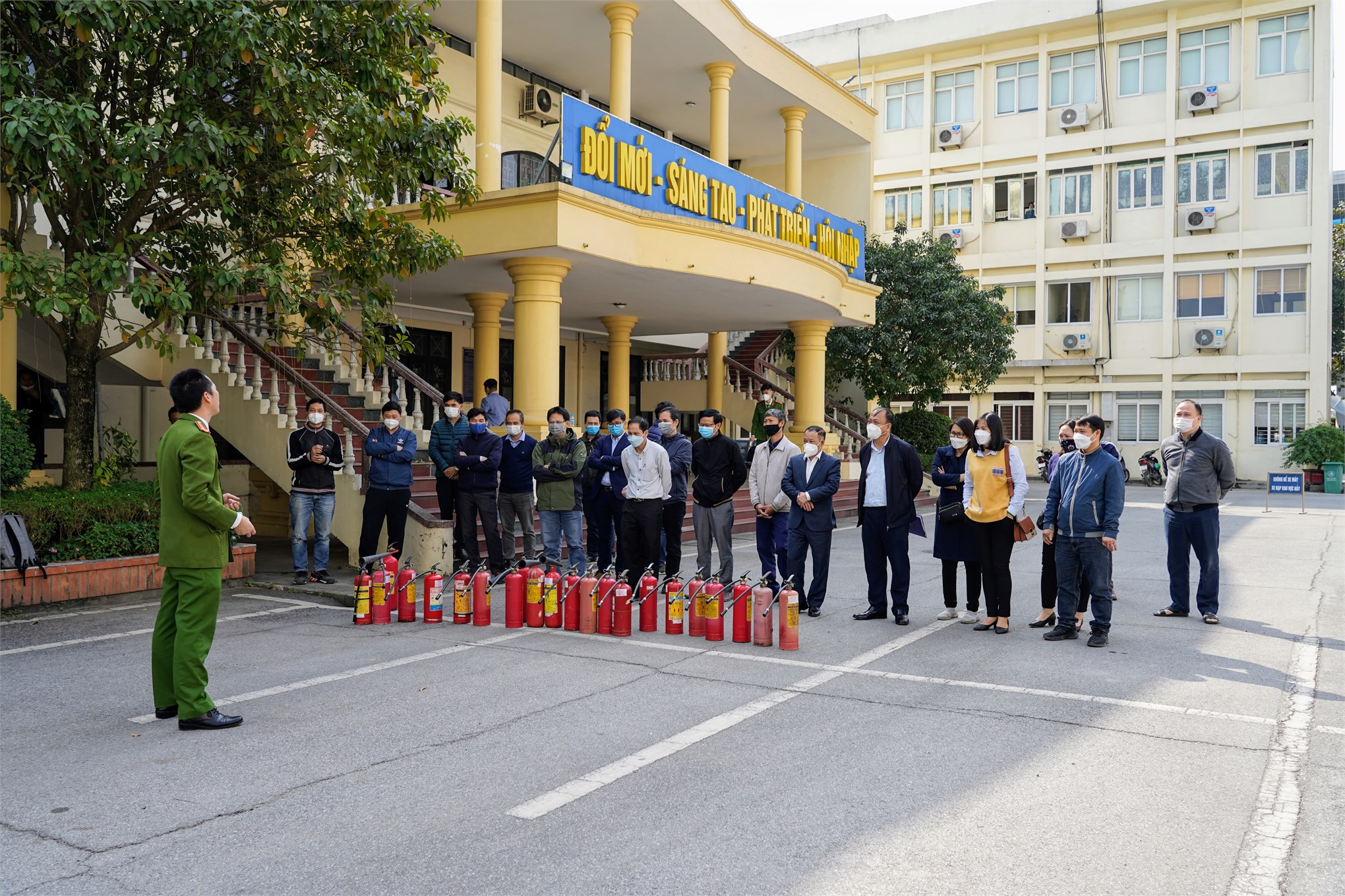 HaUI Fire Prevention and Fighting Team conducts fire and rescue drills