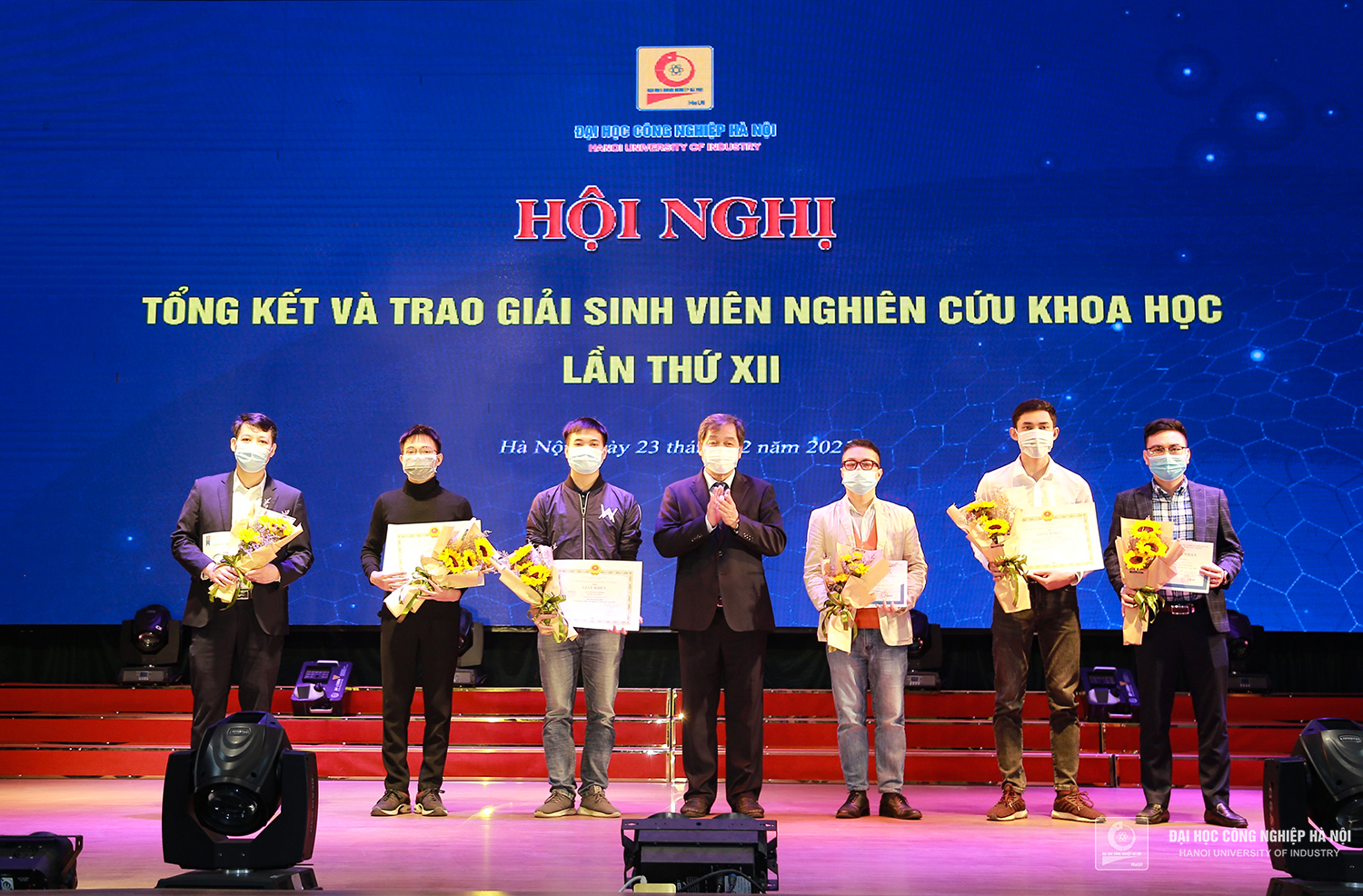 HaUI Student Scientific Research Awards Ceremony 2021