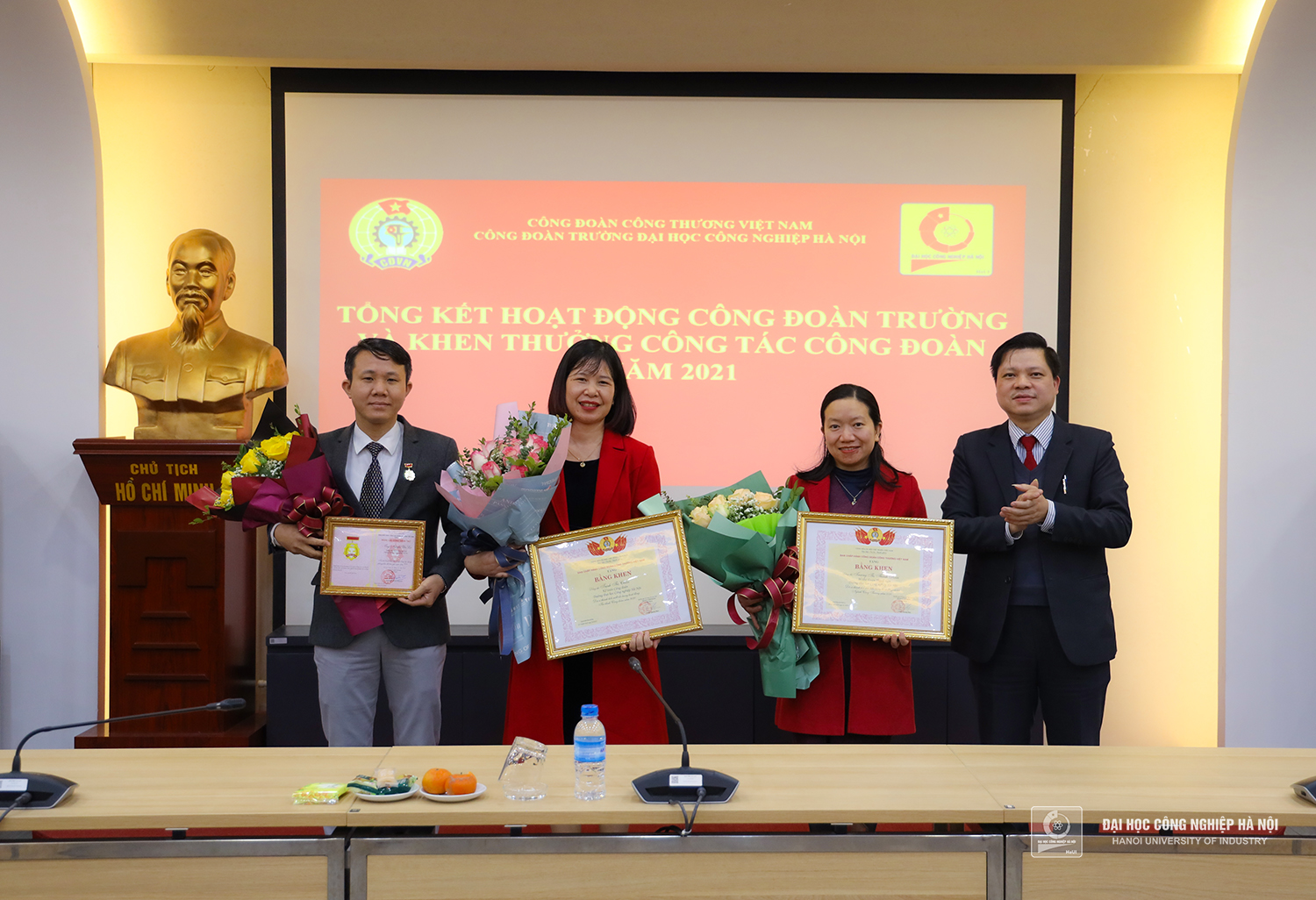 Assoc.Prof.Dr. Pham Van Dong - President of the University's Trade Union presented a report