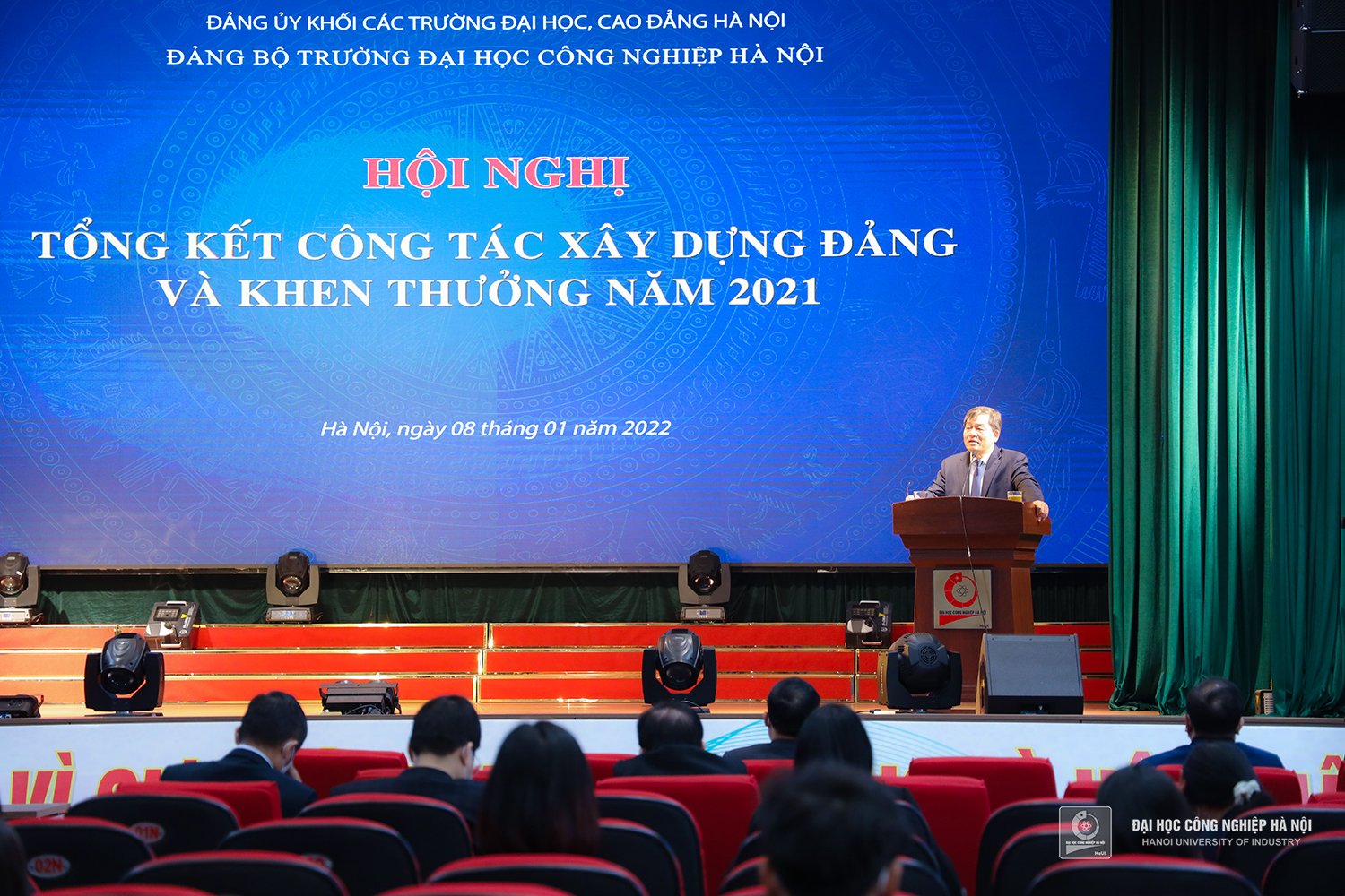 Conference on implementing the Resolution of the 13th National Party Congress; Summary of Party building and rewards in 2021