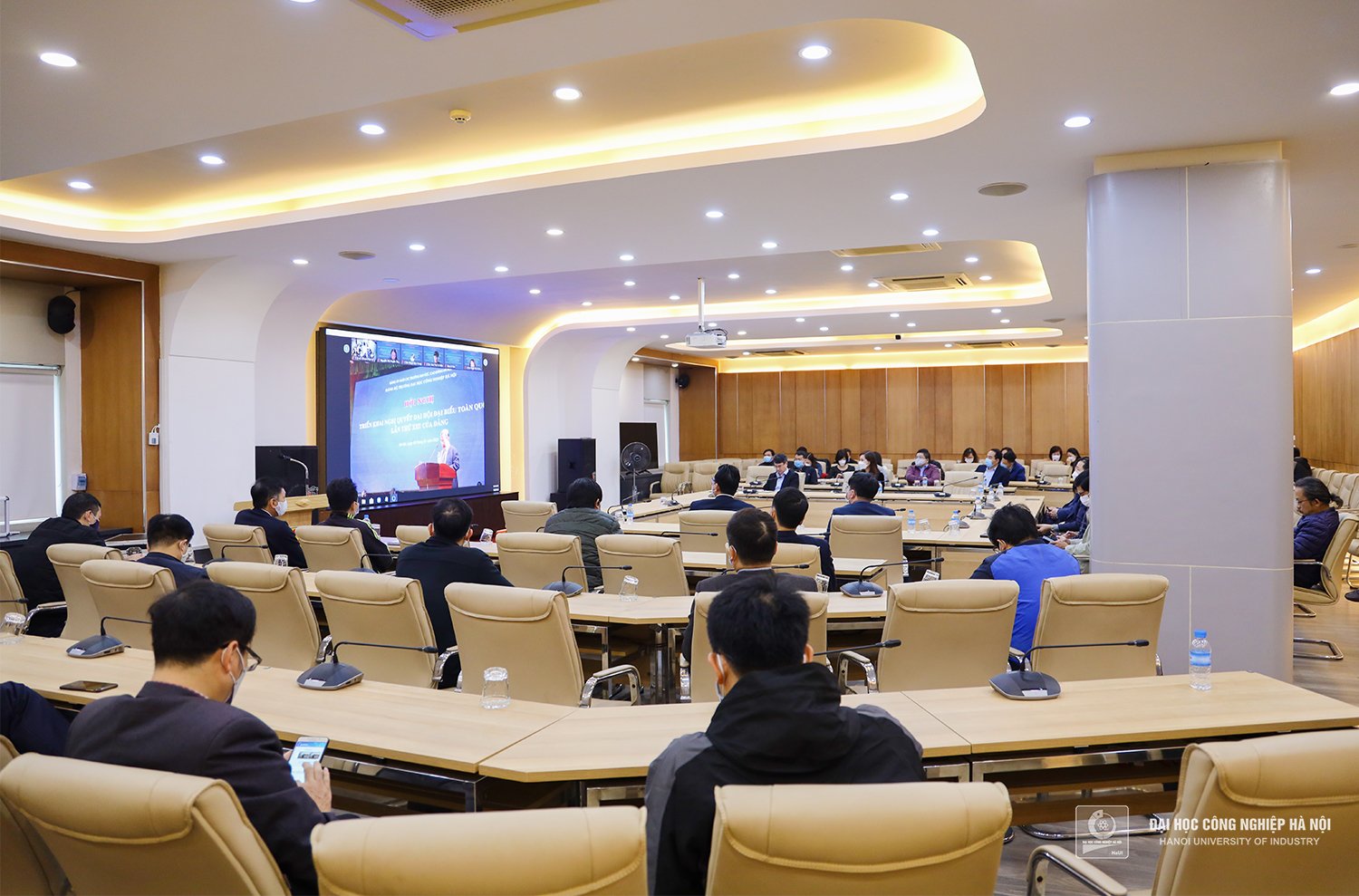 Conference on implementing the Resolution of the 13th National Party Congress; Summary of Party building and rewards in 2021