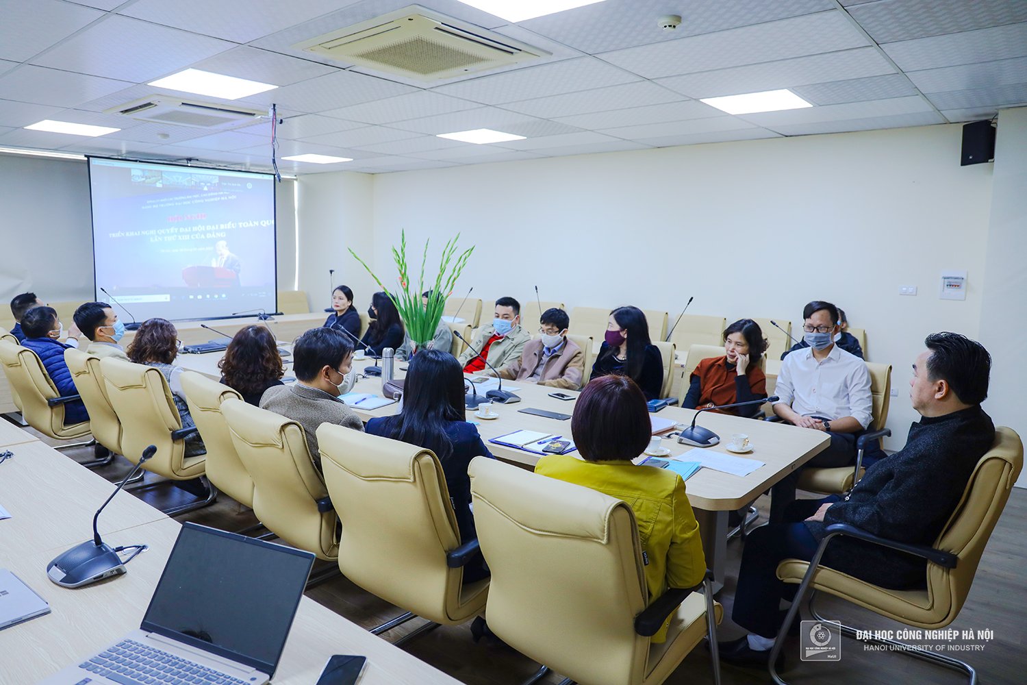 Conference on implementing the Resolution of the 13th National Party Congress; Summary of Party building and rewards in 2021