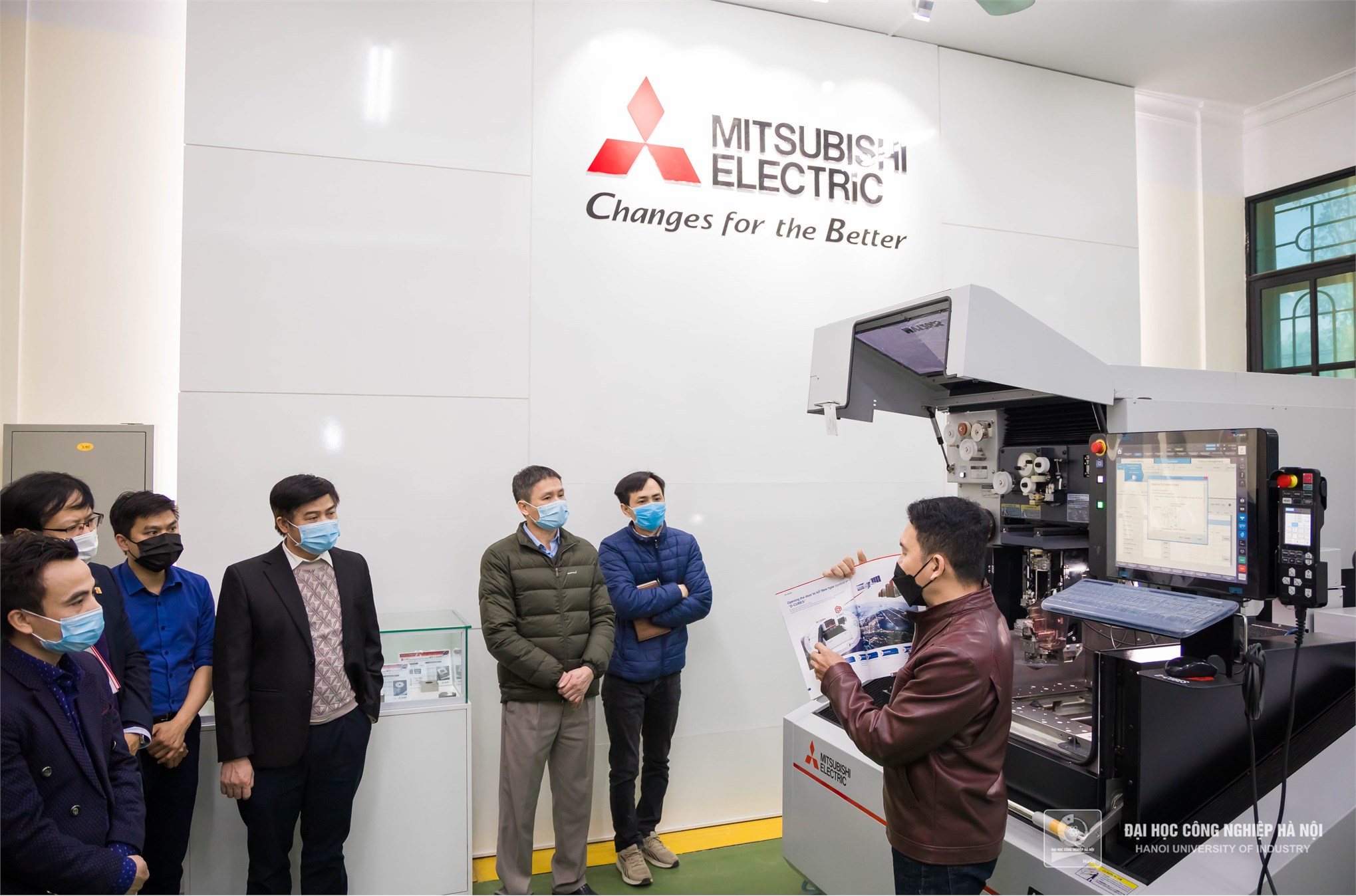 Mitsubishi Electric Vietnam handed over wire-cut EDM to HaUI