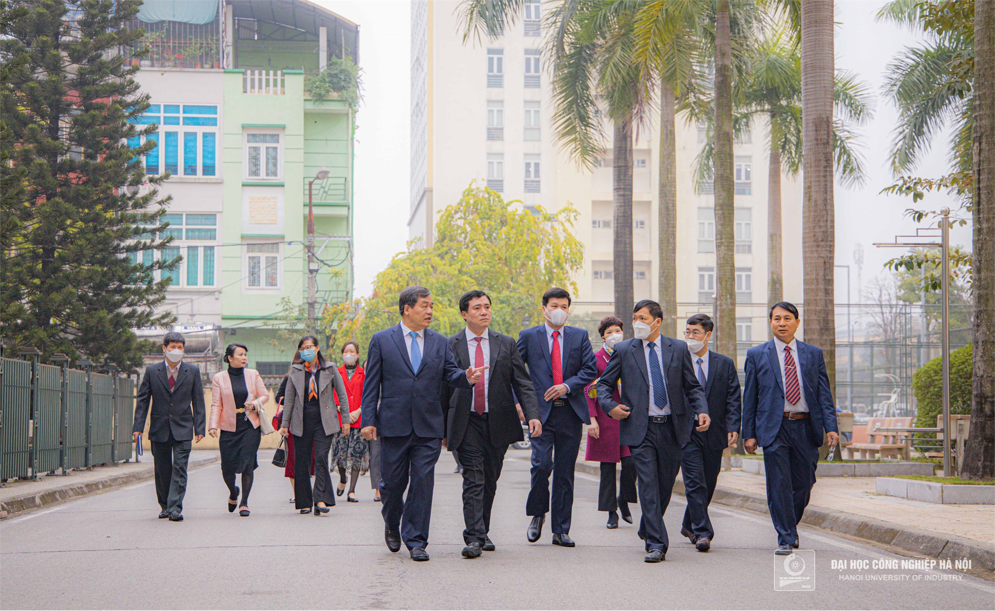 The Announcement of the Resolution to recognize the University Council, the Resolution to appoint to the position of Vice-President and to establish the School of Languages and Tourism