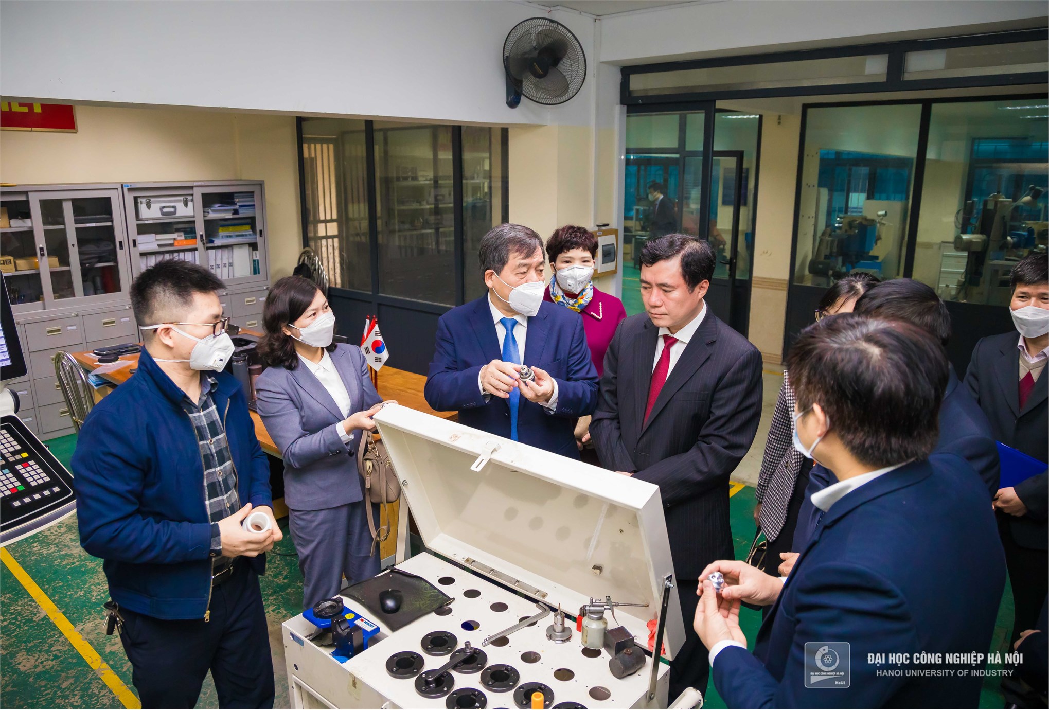 The Announcement of the Resolution to recognize the University Council, the Resolution to appoint to the position of Vice-President and to establish the School of Languages and Tourism