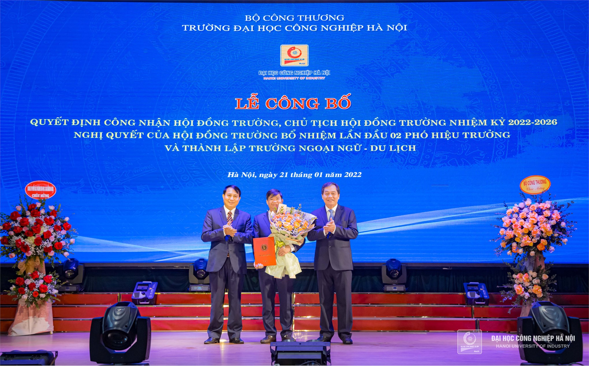 The Announcement of the Resolution to recognize the University Council, the Resolution to appoint to the position of Vice-President and to establish the School of Languages and Tourism