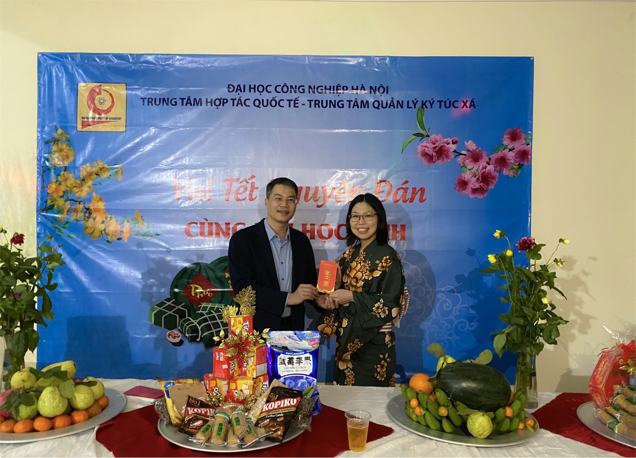 HaUI organizes activities welcoming Tet holiday for international students