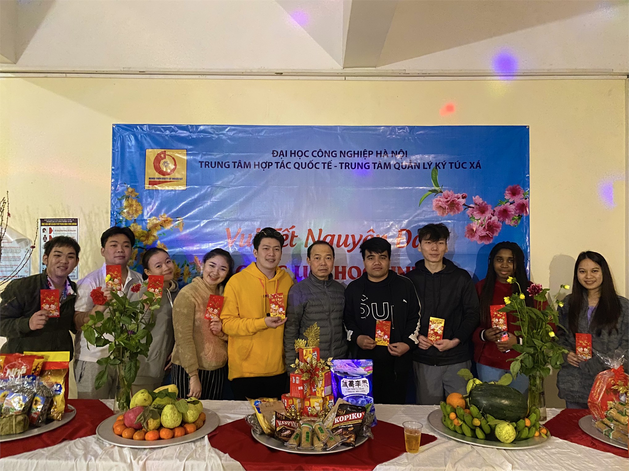 HaUI organizes activities welcoming Tet holiday for international students