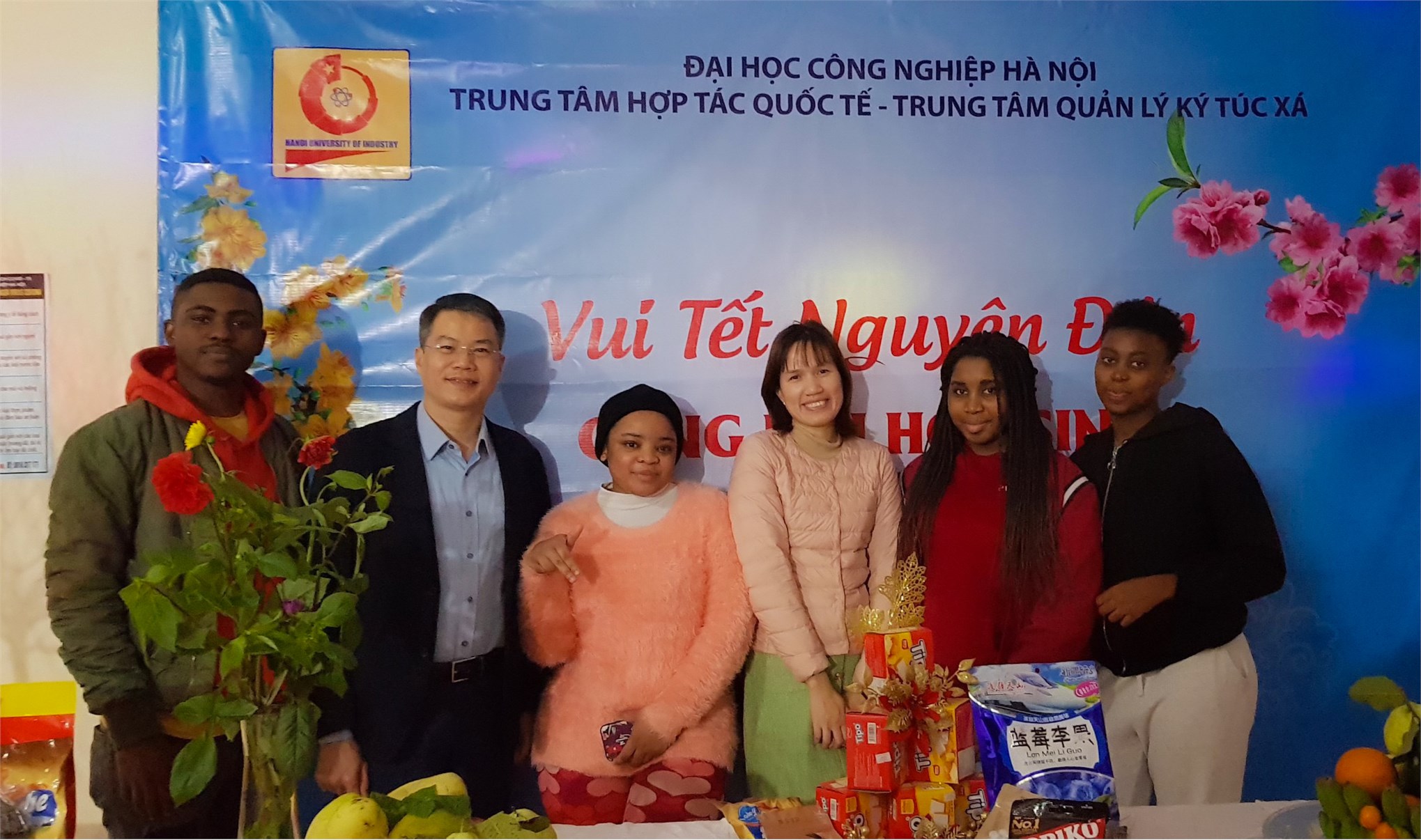 HaUI organizes activities welcoming Tet holiday for international students