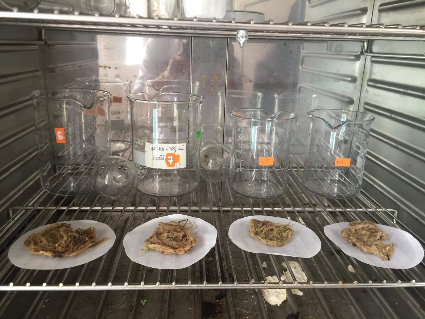 Research on cellulose denatured from straw to adsorbate gasoline in water