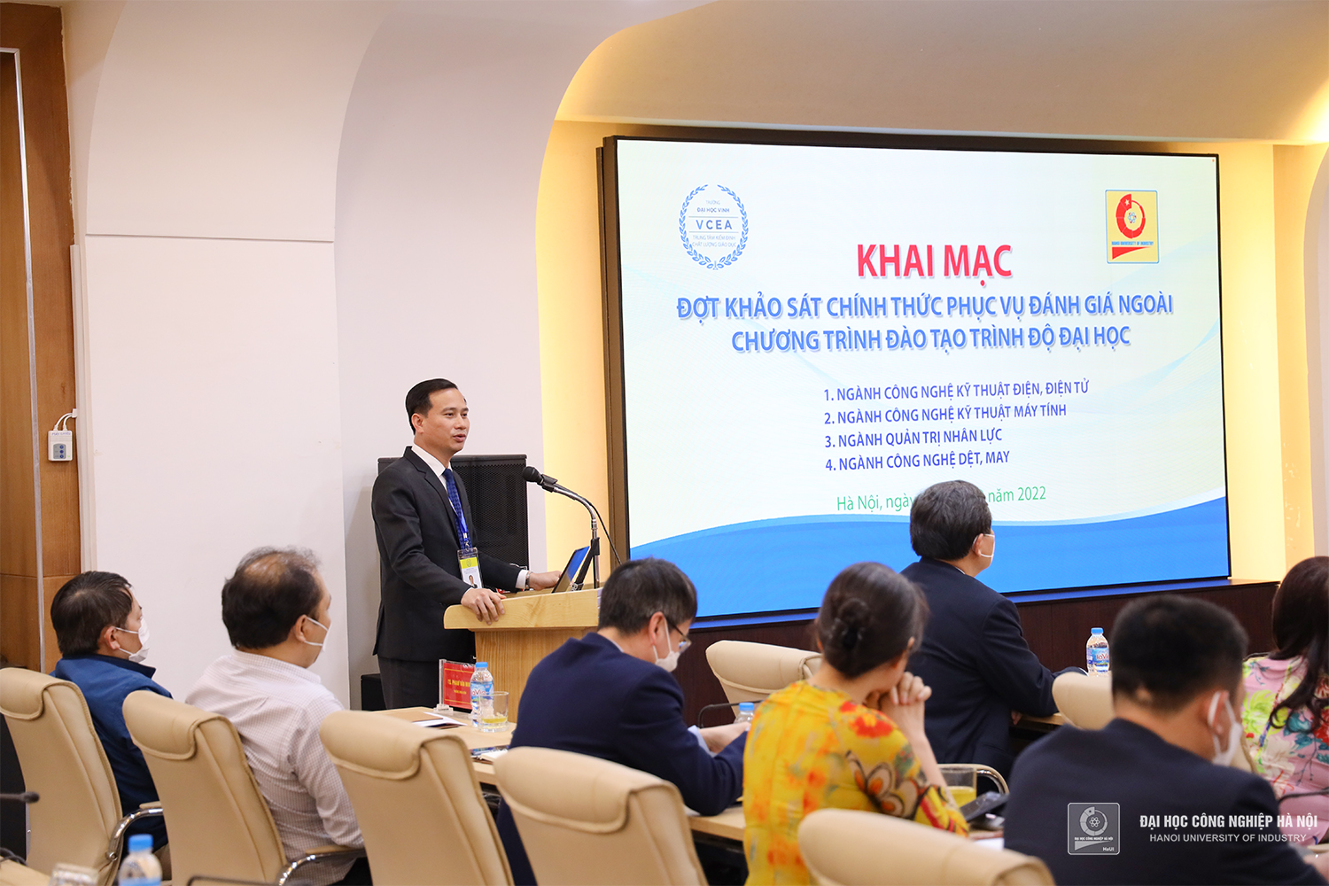 Opening Ceremony of the External Evaluation of 04 training programs: Electrical Engineering Technology, Computer Engineering Technology, Human Resource Management, Garment and Textile Technology