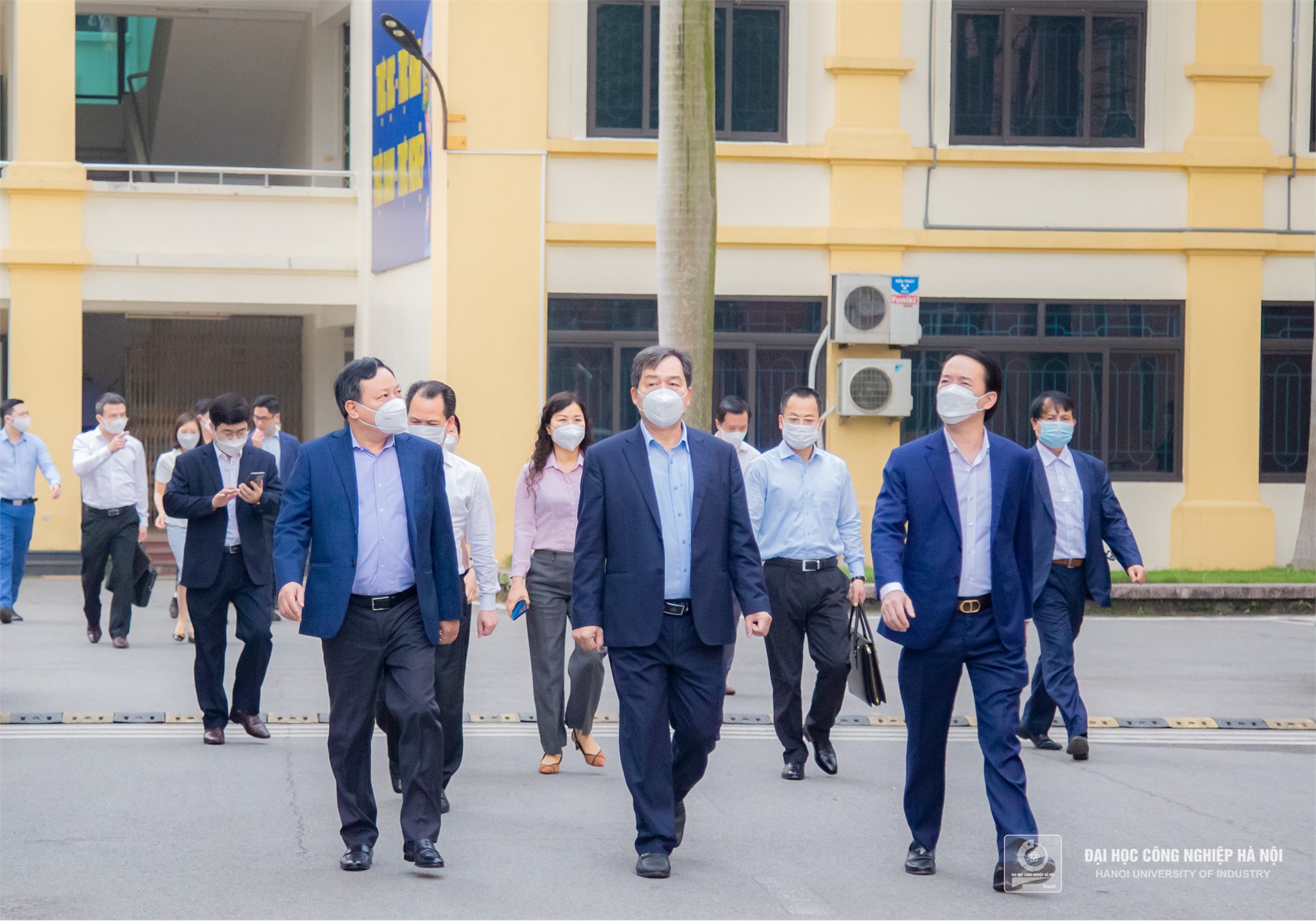 Đồng chí Nguyễn Văn Phong - Phó Bí thư Thành ủy Hà Nội kiểm tra công tác phòng chống dịch Covid-19 tại Đại học Công nghiệp Hà Nội
