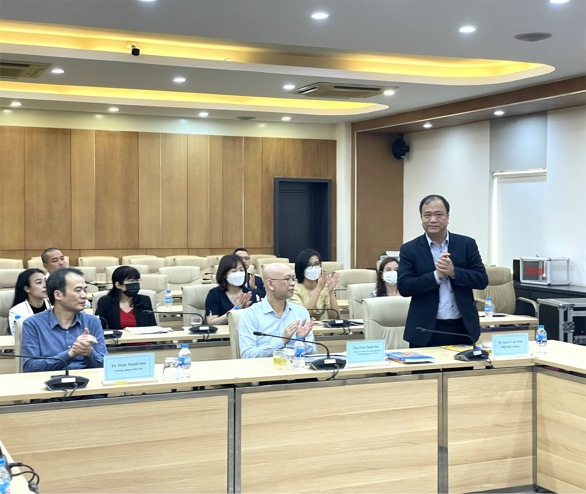 TS.Nguyễn Văn Thiện bày tỏ việc kết nối giữa trường đại học và doanh nghiệp là yêu cầu cấp thiết.