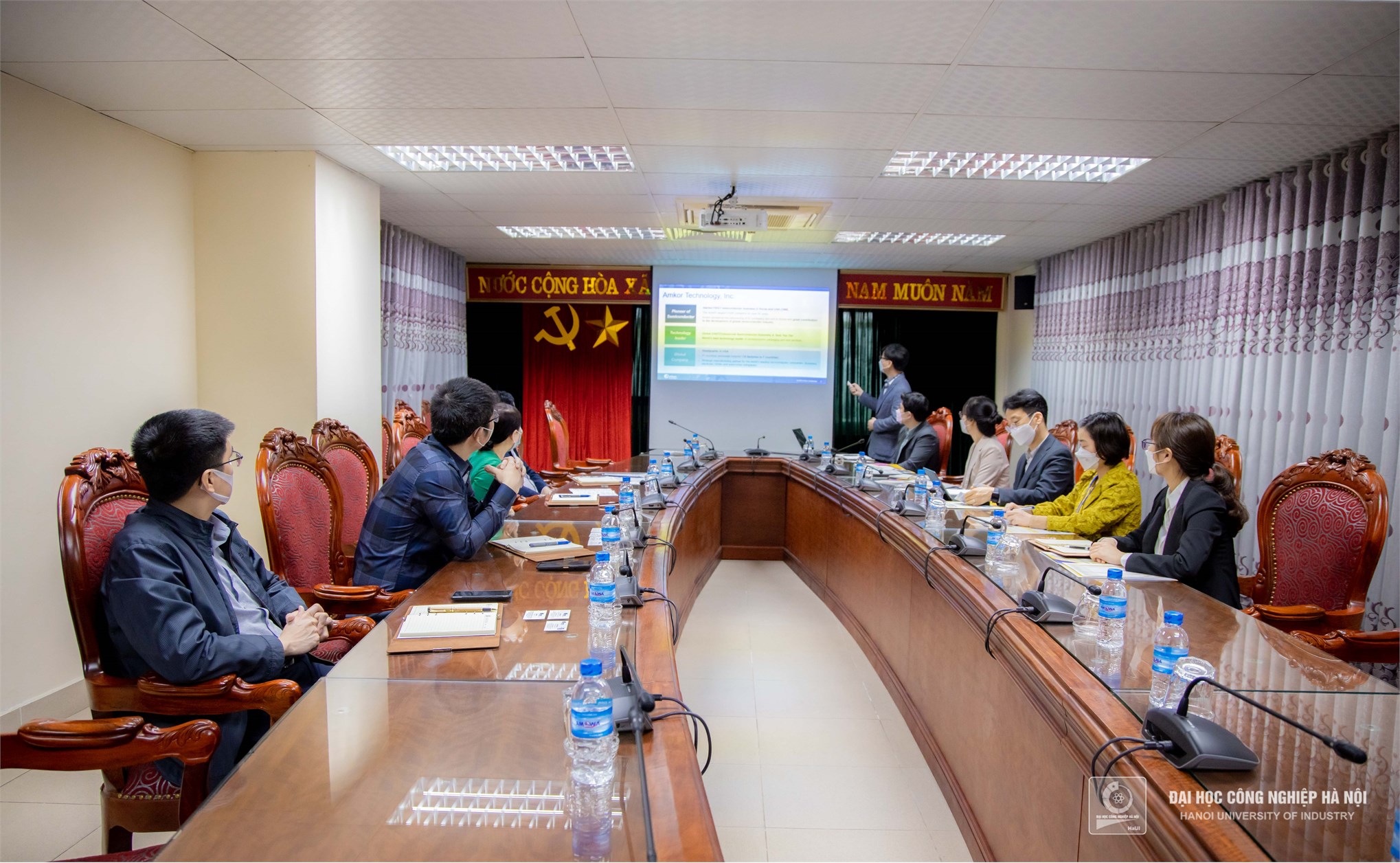 Hanoi University of Industry received Amkor Technology Vietnam