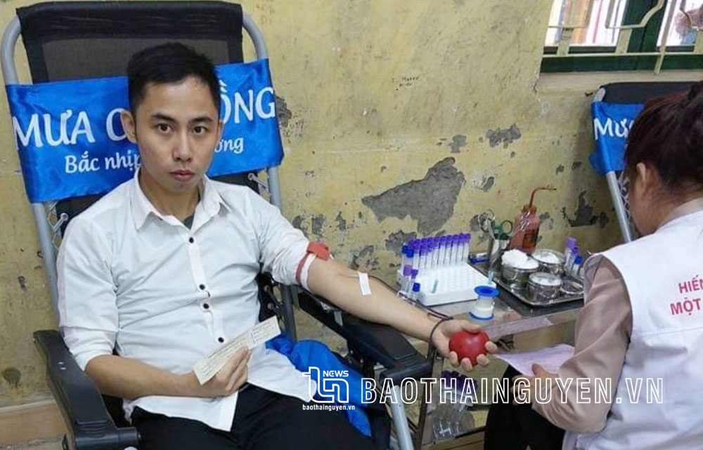 Anh Nguyễn Duy Trường Dương luôn tích cực tham gia các phong trào thiện nguyện, trong đó có hiến máu tình nguyện.