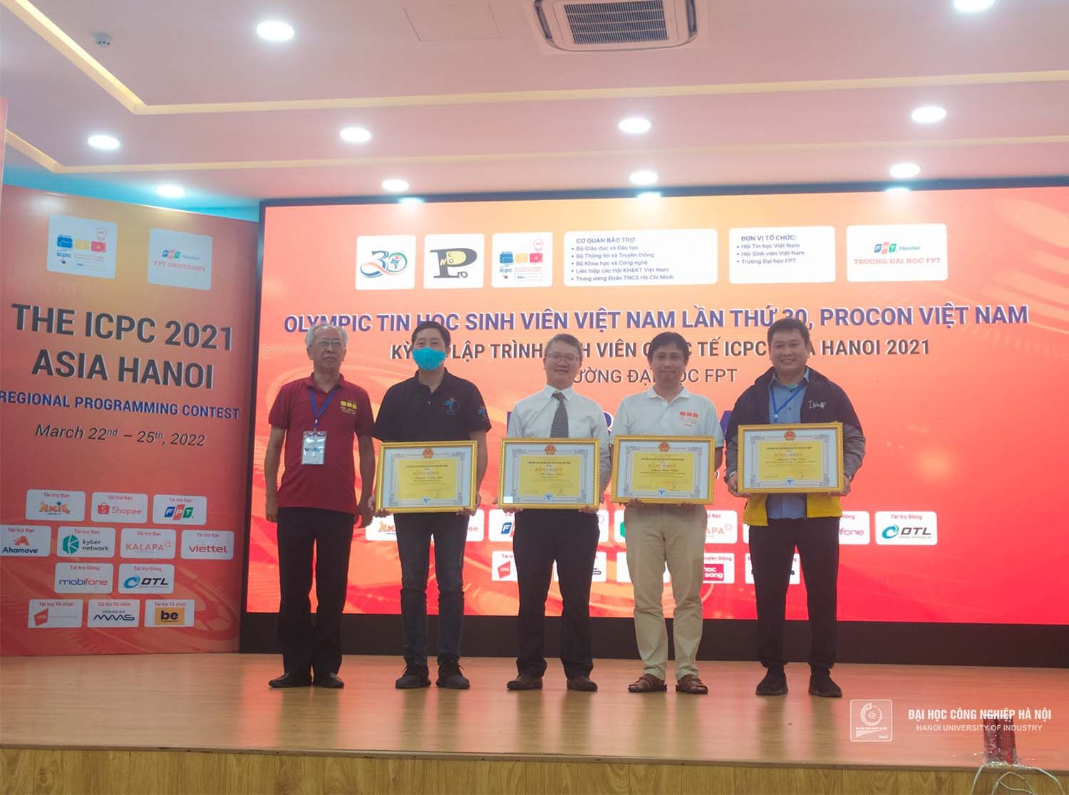 HaUI students achieved great results at the 30th Informatics Olympiad for Vietnamese students