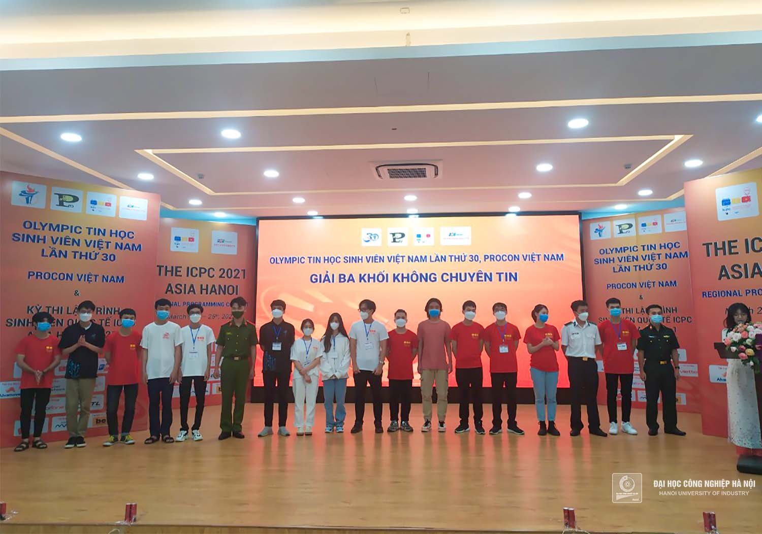 HaUI students achieved great results at the 30th Informatics Olympiad for Vietnamese students