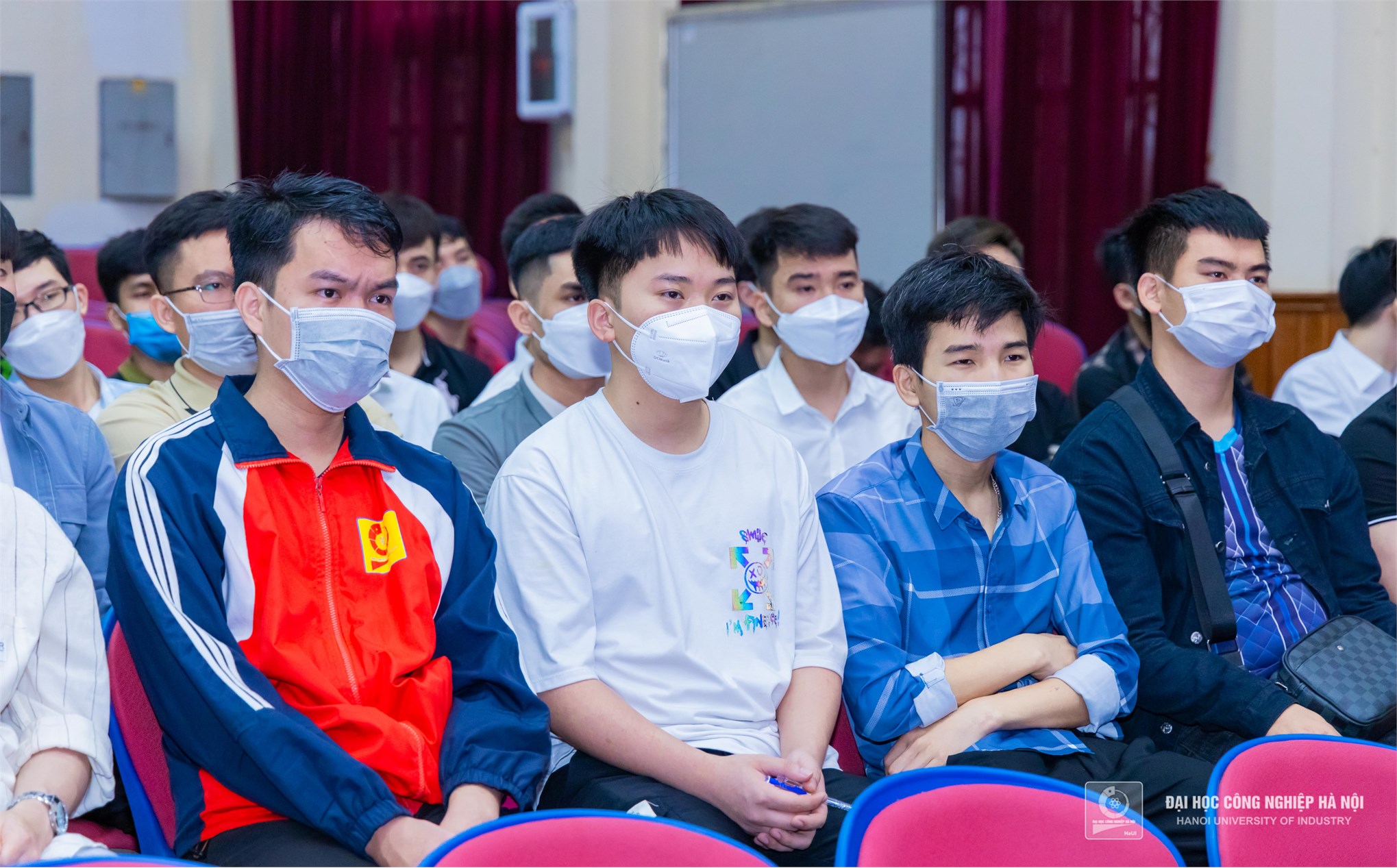 Sinh viên tham gia hội thảo tuyển dụng của Tập đoàn Khoa học kỹ thuật Hồng Hải (Foxconn)