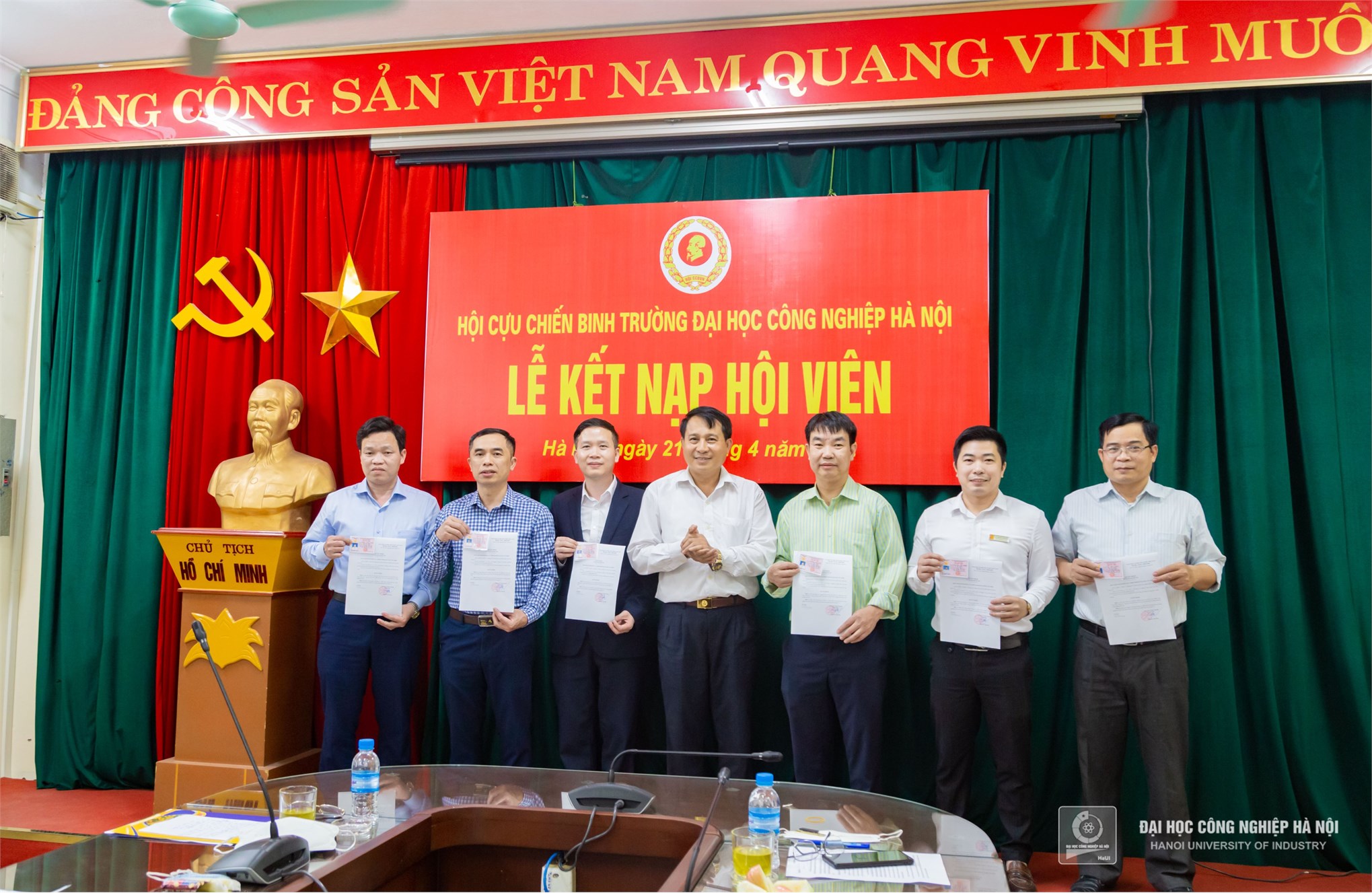 Hội cựu chiến binh Đại học Công nghiệp Hà Nội kết nạp hội viên mới