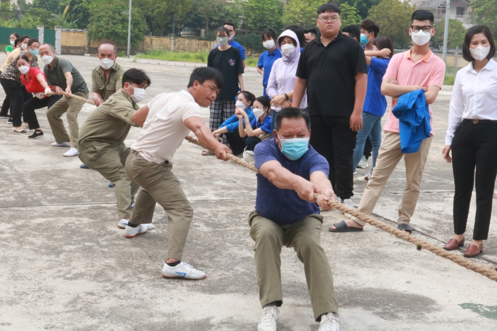 Không chỉ những người trẻ tuổi, các vận động viên trung niên cũng hưởng ứng cuộc thi hết sức nhiệt tình.