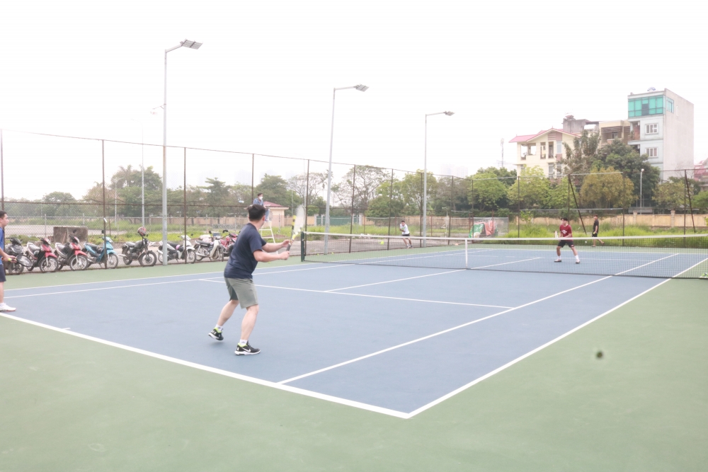Phần thi quần vợt đầy thu hút.