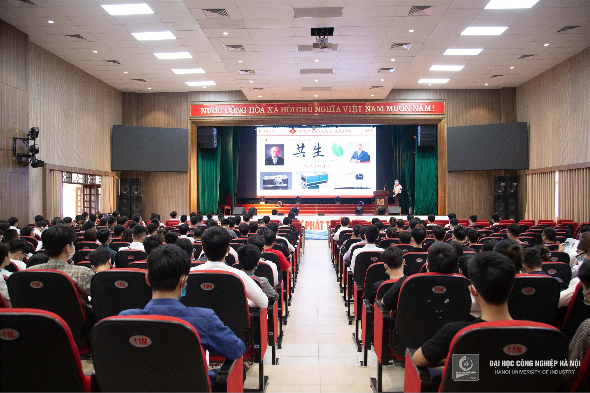 Sinh viên với nhiều cơ hội việc làm tại Công ty TNHH Canon Việt Nam