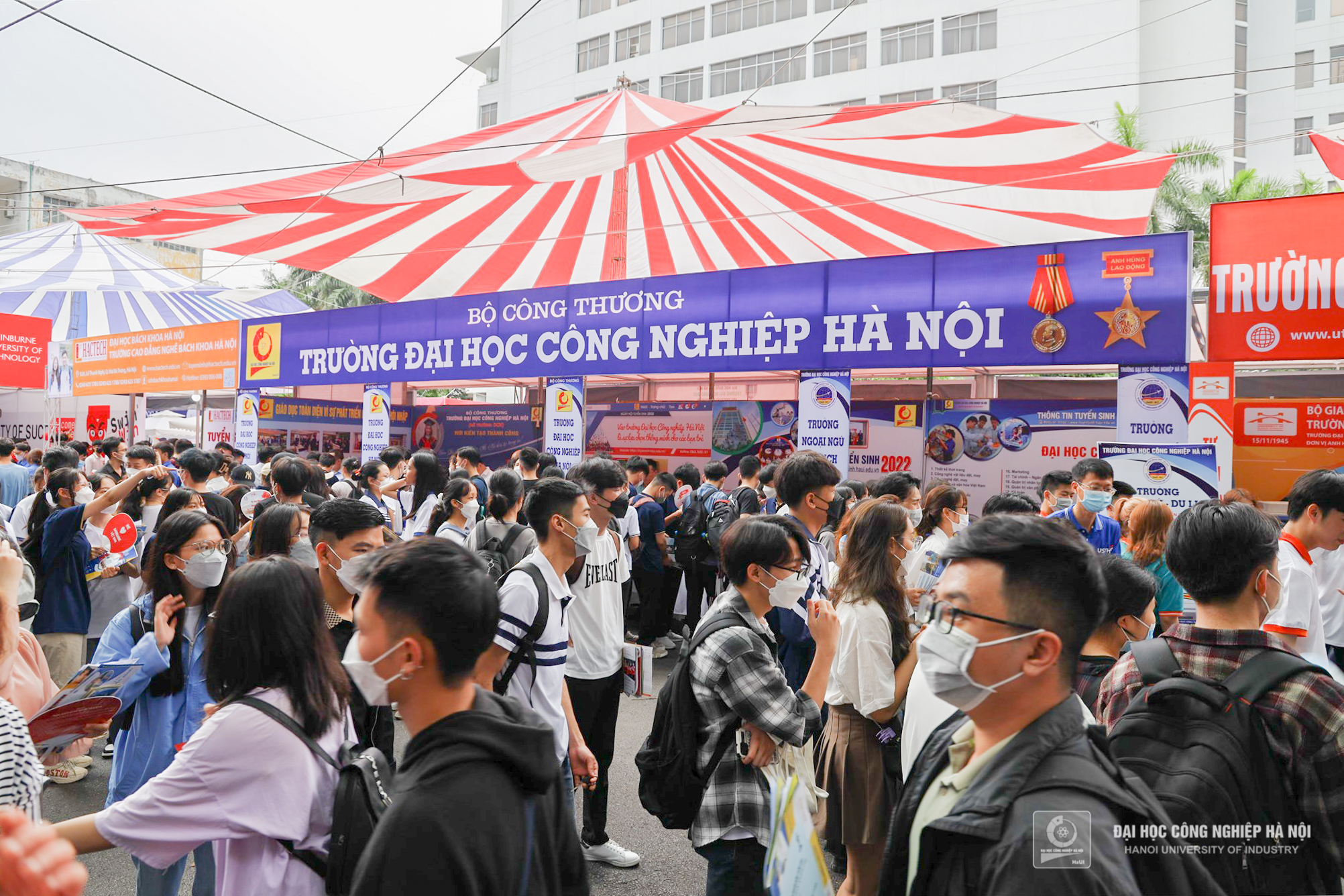 The Admission Consultation and Career Orientation Day 2022: the consultancy space of Hanoi University of Industry attracted over 14,000 visits
